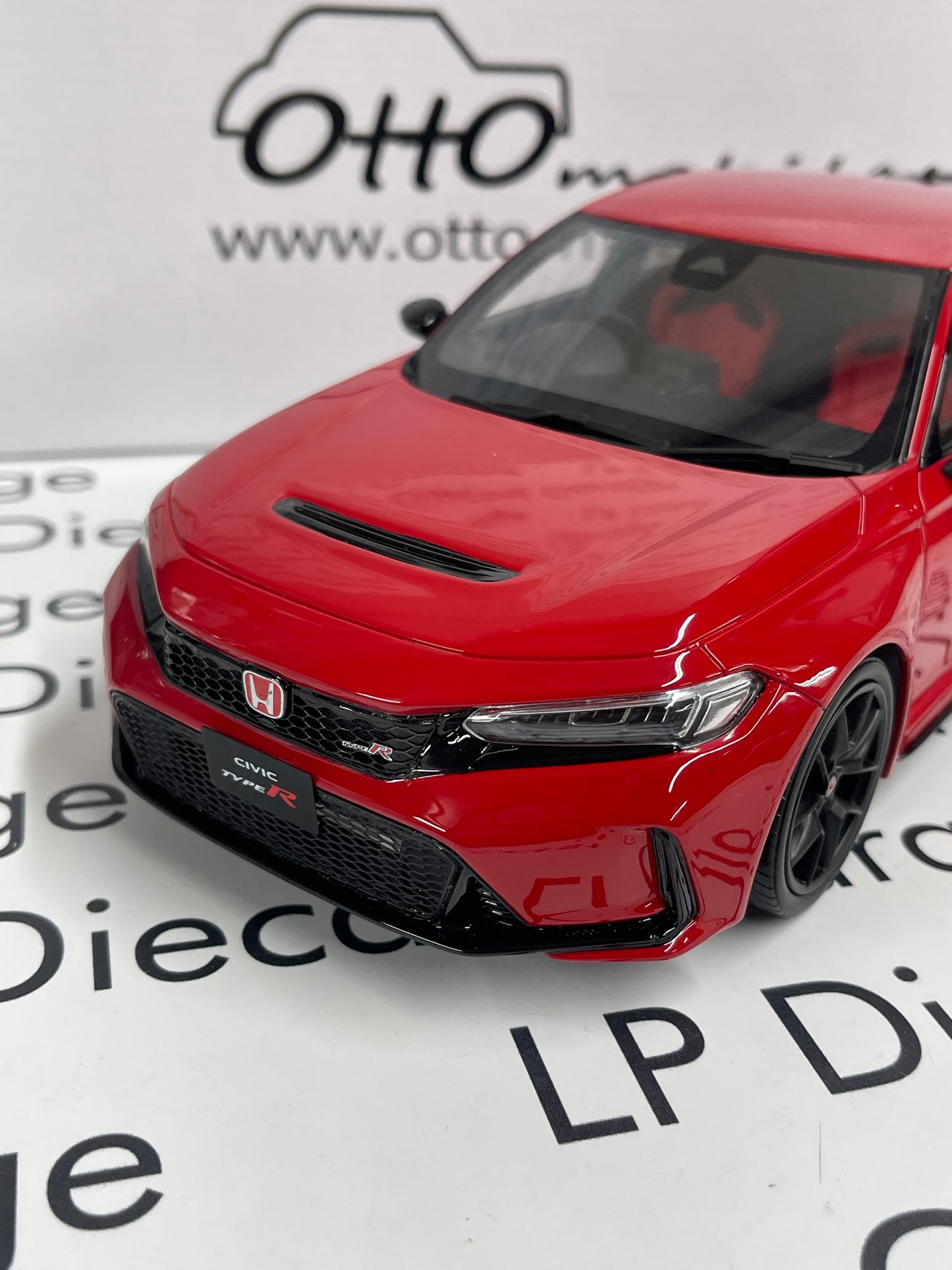 OTTO MOBILE Honda Civic Type R Red 1:18 Scale Resin Model OT440