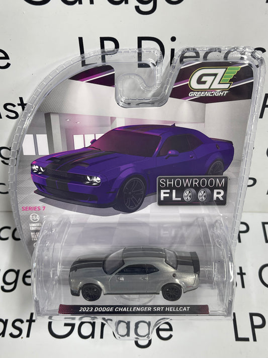RAW CHASE GREENLIGHT 2023 Dodge Challenger SRT Hellcat Plum Purple Showroom 1:64 Diecast