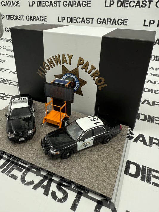 ROLLIN Ford Crown Victoria California Highway Patrol Set 1:64 Diecast CHP Box