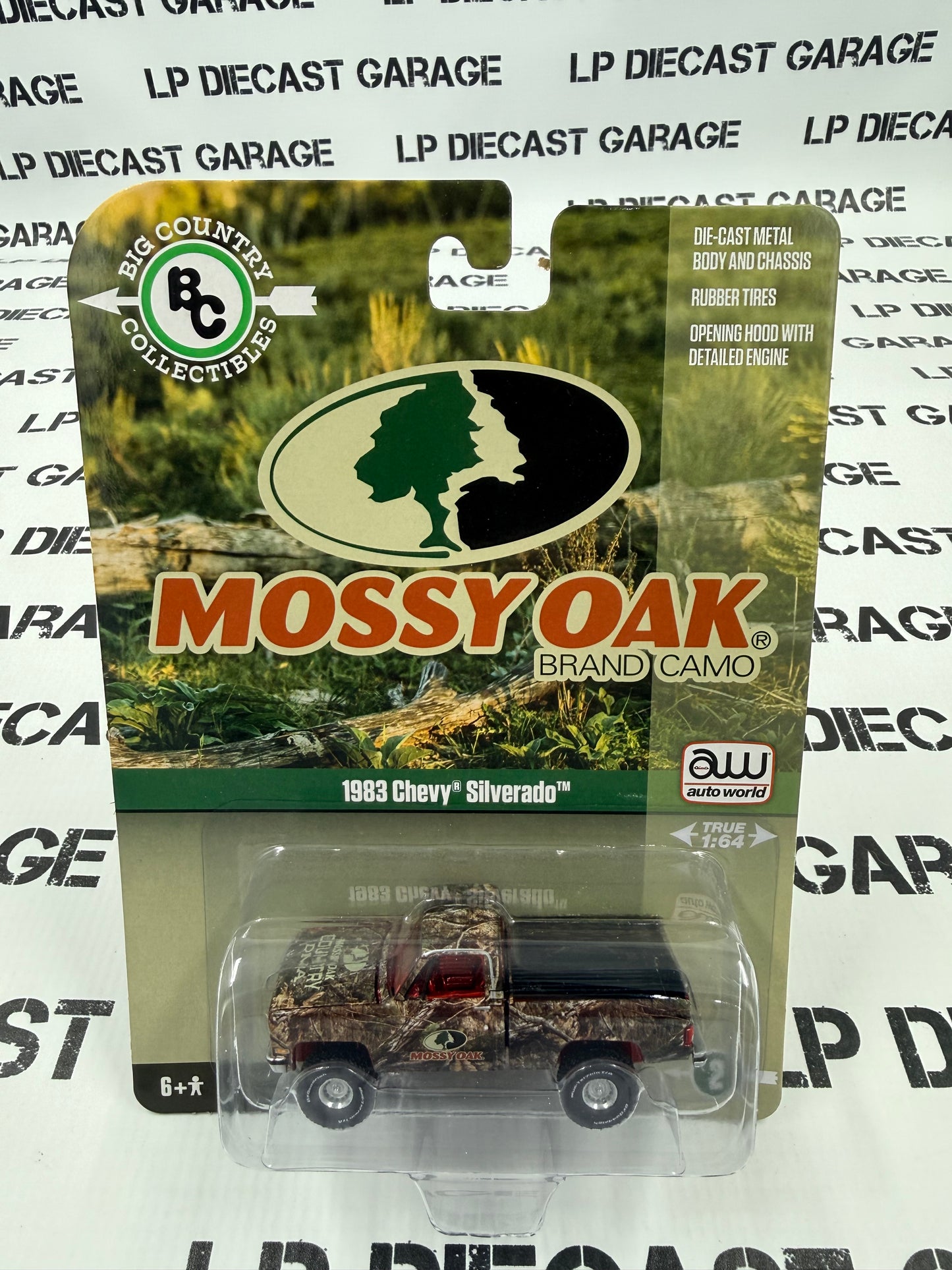 ULTRA RED CHASE AUTO WORLD 1983 Chevy Silverado Mossy Oak Camo 1:64 Diecast Big Country
