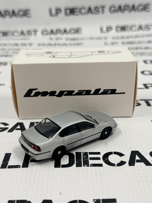 MODEL CAR 2005 Chevrolet Impala Silver Unmarked 1:64 Diecast