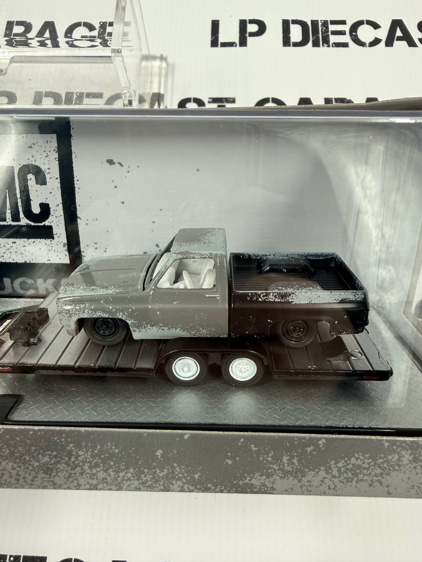 M2 1973 GMC Sierra 3500 & 1973 Chevrolet Cheyenne Super 10 1:64 Diecast Haulers