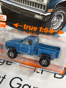 AUTO WORLD 1981 Chevrolet Silverado Blue 1:64 Diecast Muscle Trucks