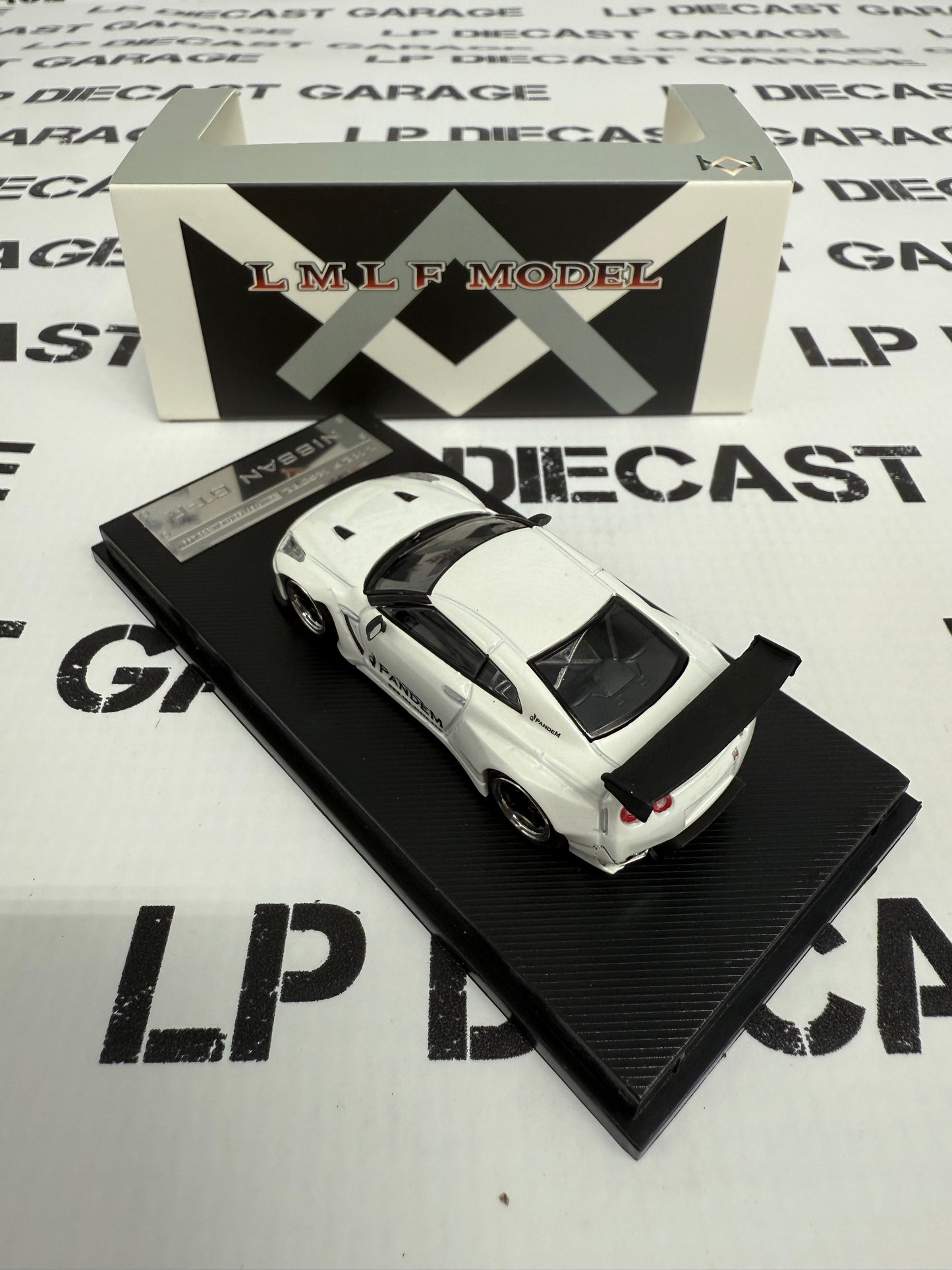 LMLF MODEL Nissan GT-R Pandem White 1:64 Diecast Ghost Player