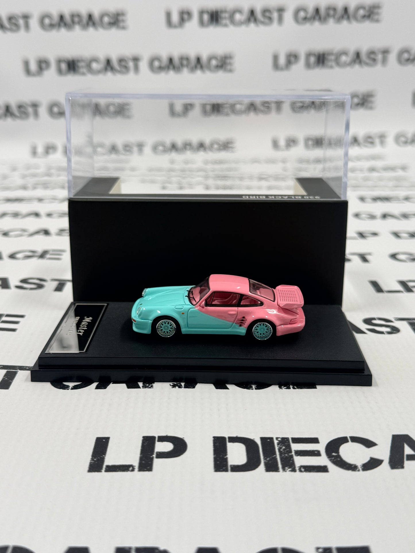 MASTER Porsche 911 Turbo Black Bird Blue & Pink 1:64 Diecast