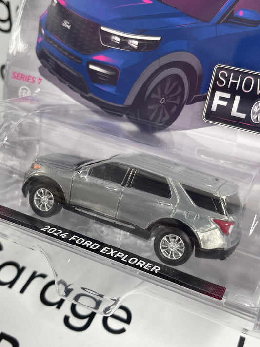 RAW CHASE GREENLIGHT 2024 Ford Explorer Showroom 1:64 Diecast