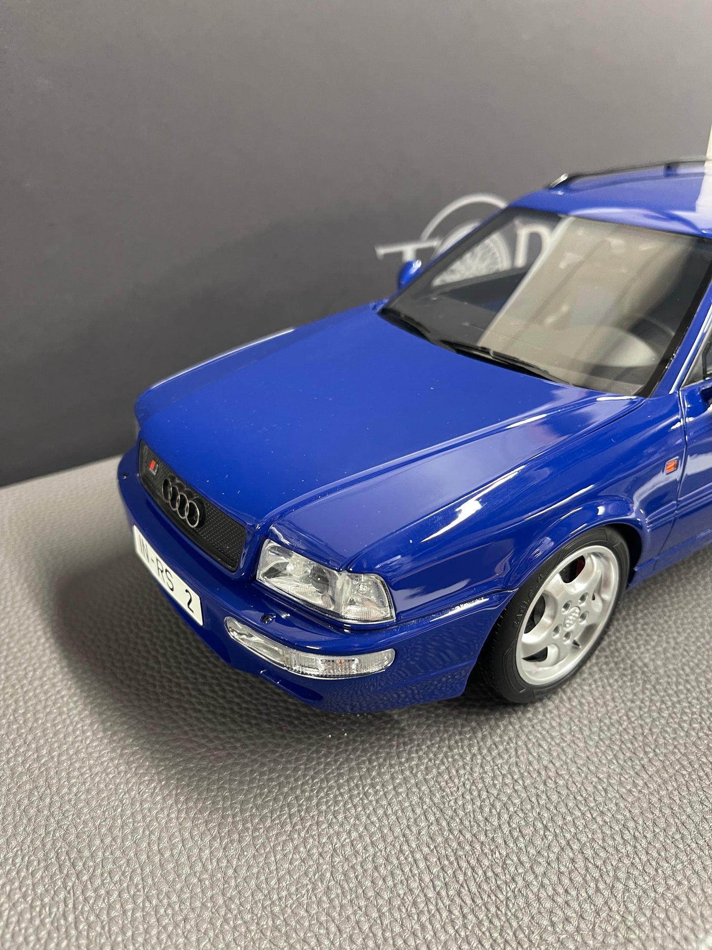TOP MARQUES 1994 Audi RS2 Avant Blue w/Removable Hood 1:12 Scale Resin Model