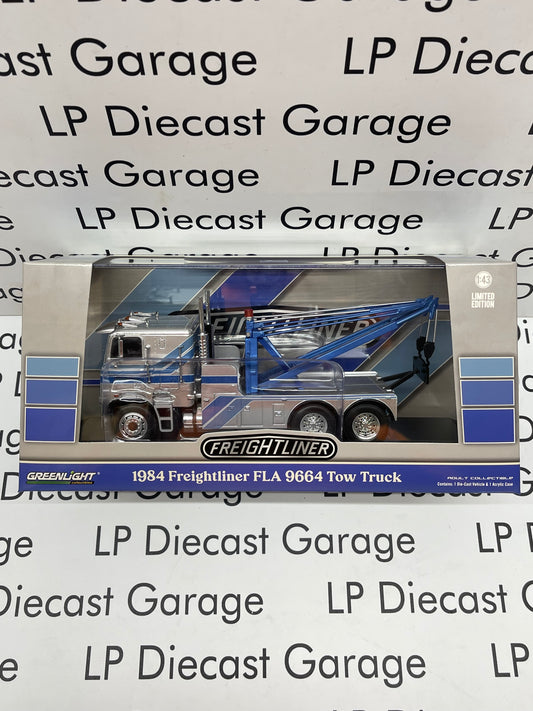 GREENLIGHT 1984 Freightliner FLA 9664 Tow Truck Silver /Blue 1:43 Diecast
