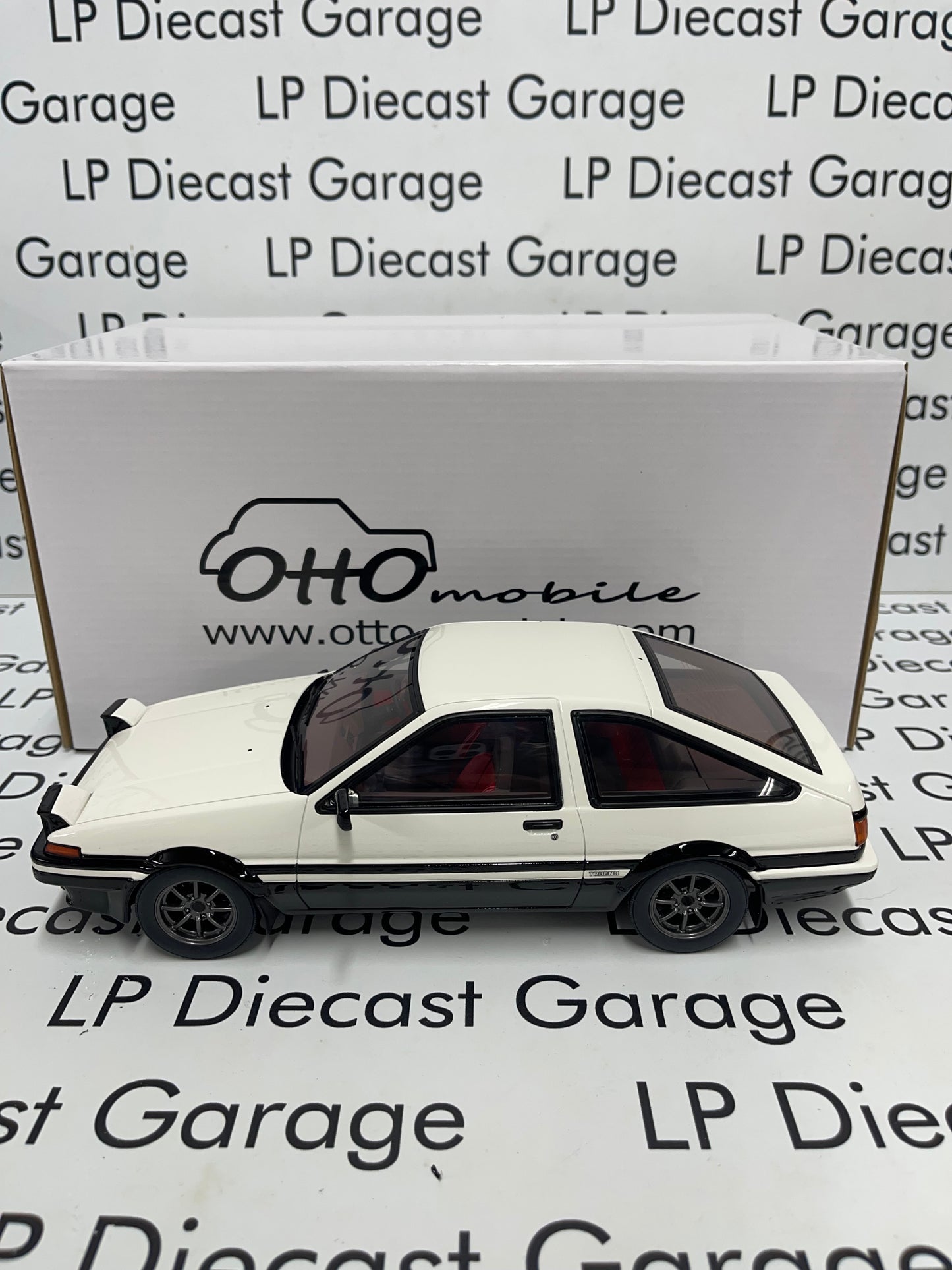 OTTO MOBILE 1986 Toyota Sprinter Trueno AE86 GT- APEX White 1:18 Scale Resin Model OT444B