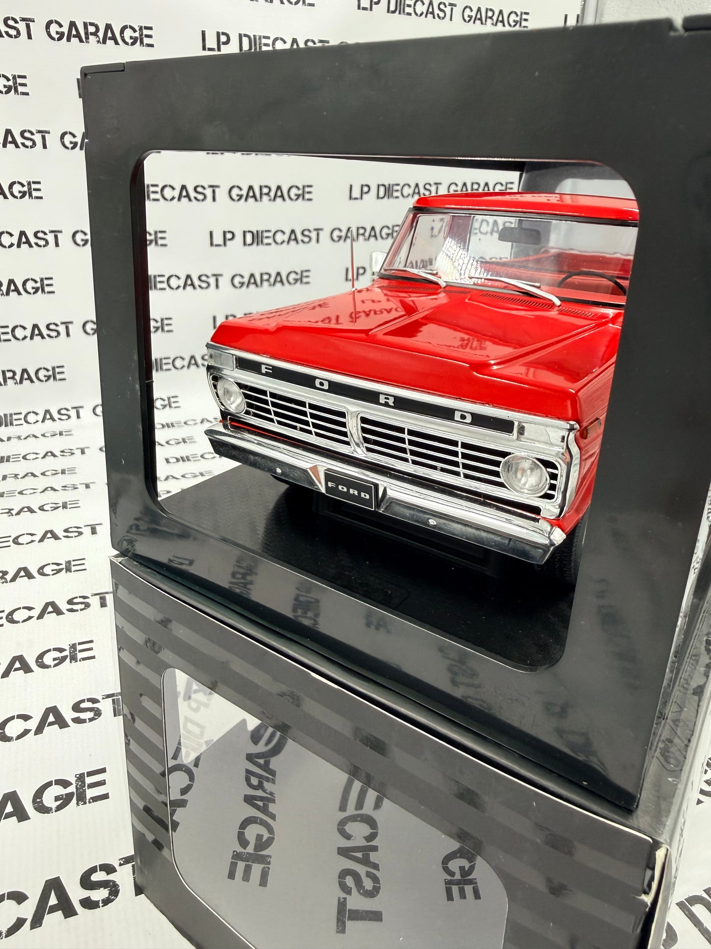 IXO Models 1974 Ford F-100 Red Pick Up Truck 1:18 Diecast