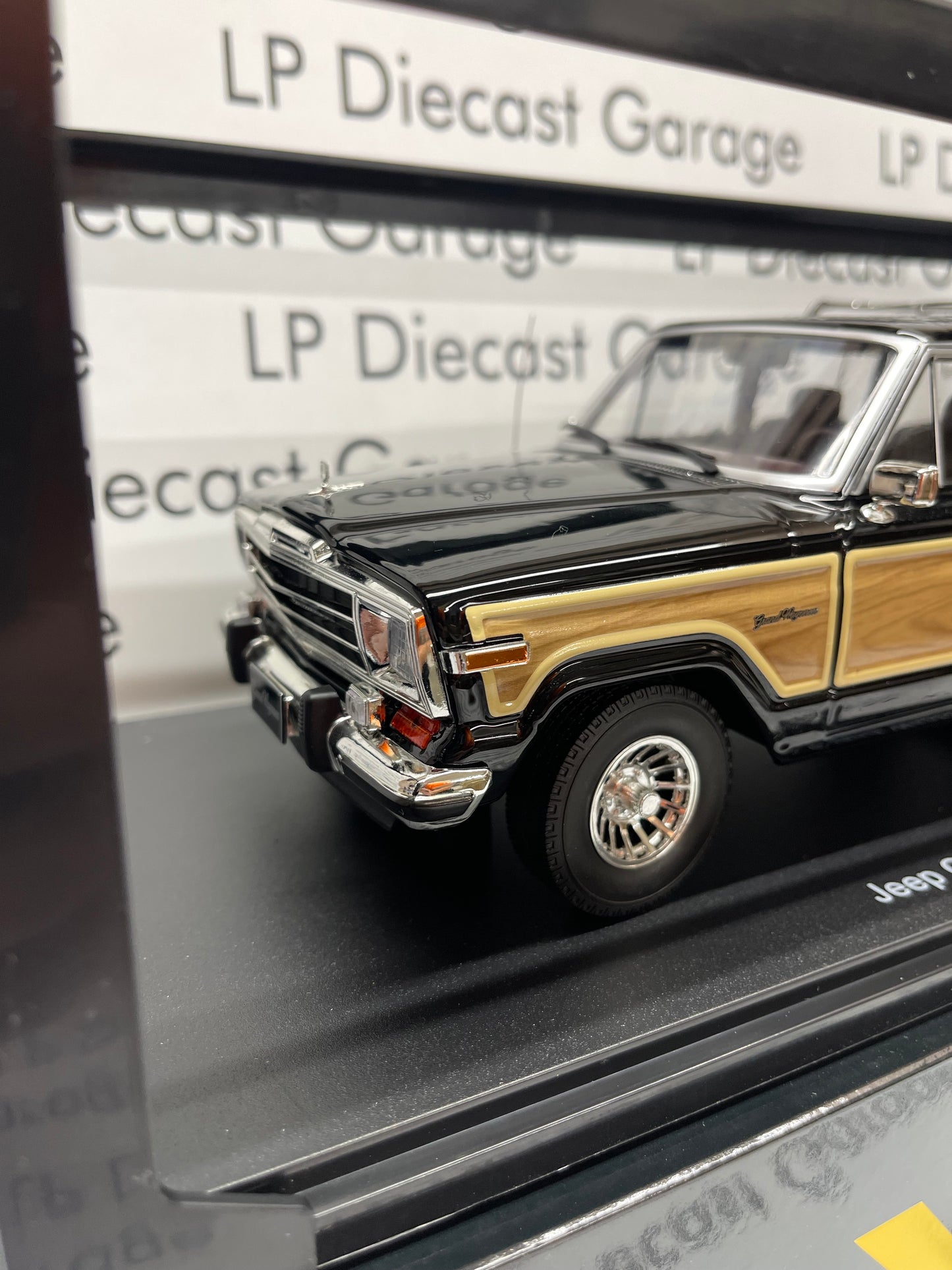 KK Scale 1989 Jeep Grand Wagoneer Black with Wood Sides 1:18 Diecast