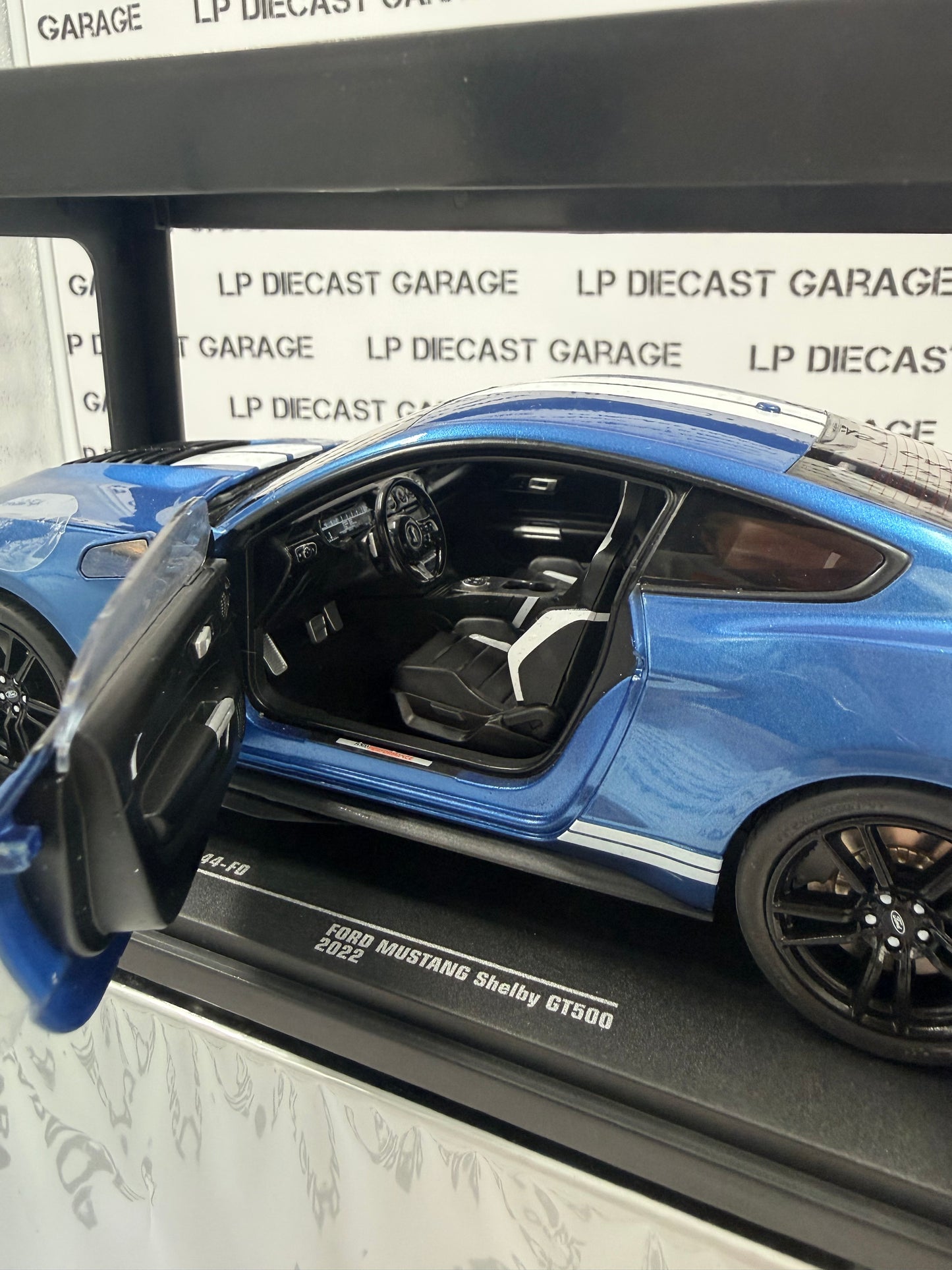 IXO Models 2022 Ford Mustang GT500 Atlas Blue 1:18 Diecast