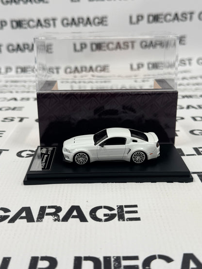 DCM Models 2014 Ford Mustang White 1:64 Diecast Ghost Player