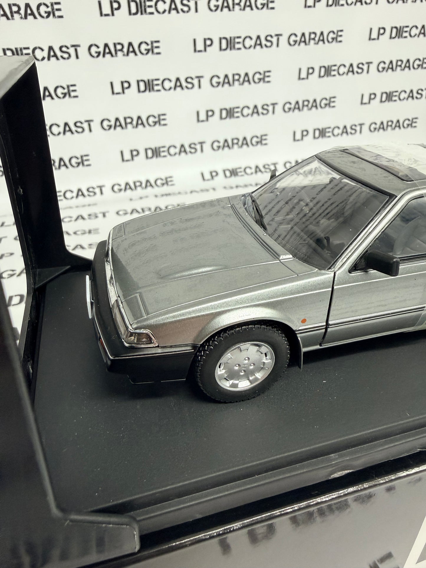 WHITEBOX 1985 Honda Prelude Silver 1:24 Diecast Model *BLEM*