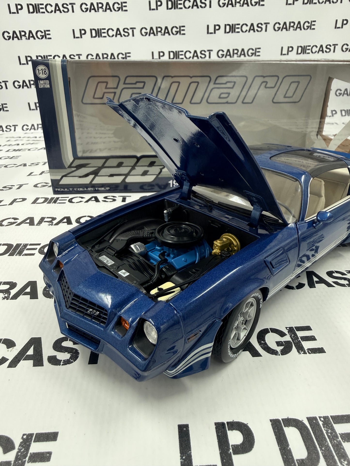 GREENLIGHT 1980 Chevrolet Camaro Z28 Dark Blue T-Tops 1:18 Diecast