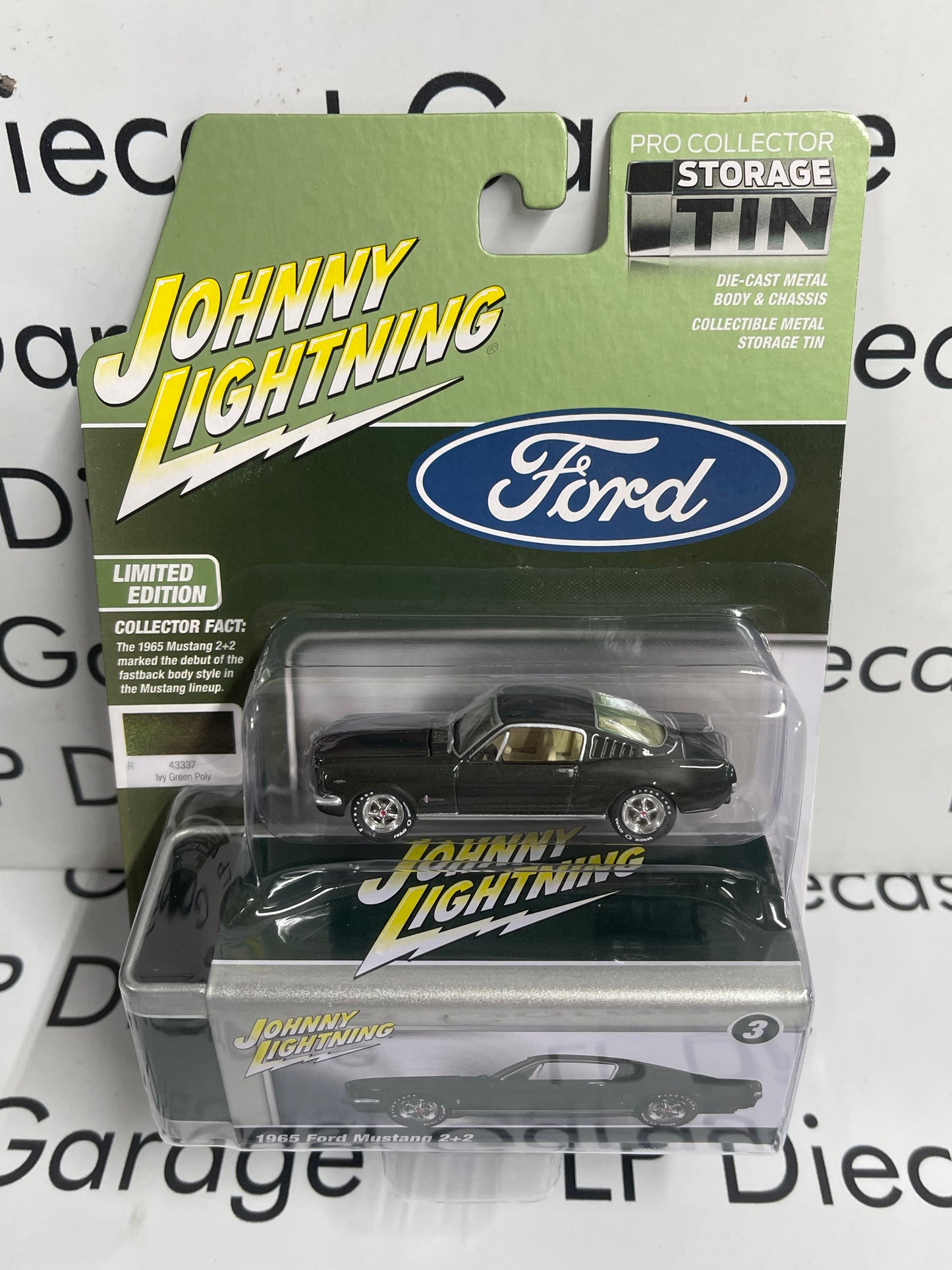 JOHNNY LIGHTNING 1965 Ford Mustang 2+2 Ivory Green 1:64 Diecast Collector Tin