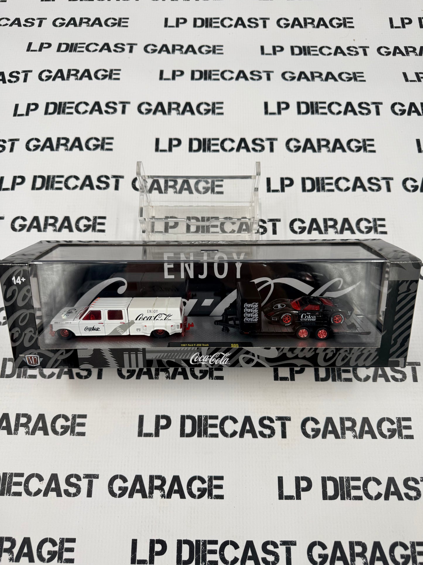 CHASE M2 Haulers 1987 Ford F-350 + GT40 Coca Cola 1:64 Diecast