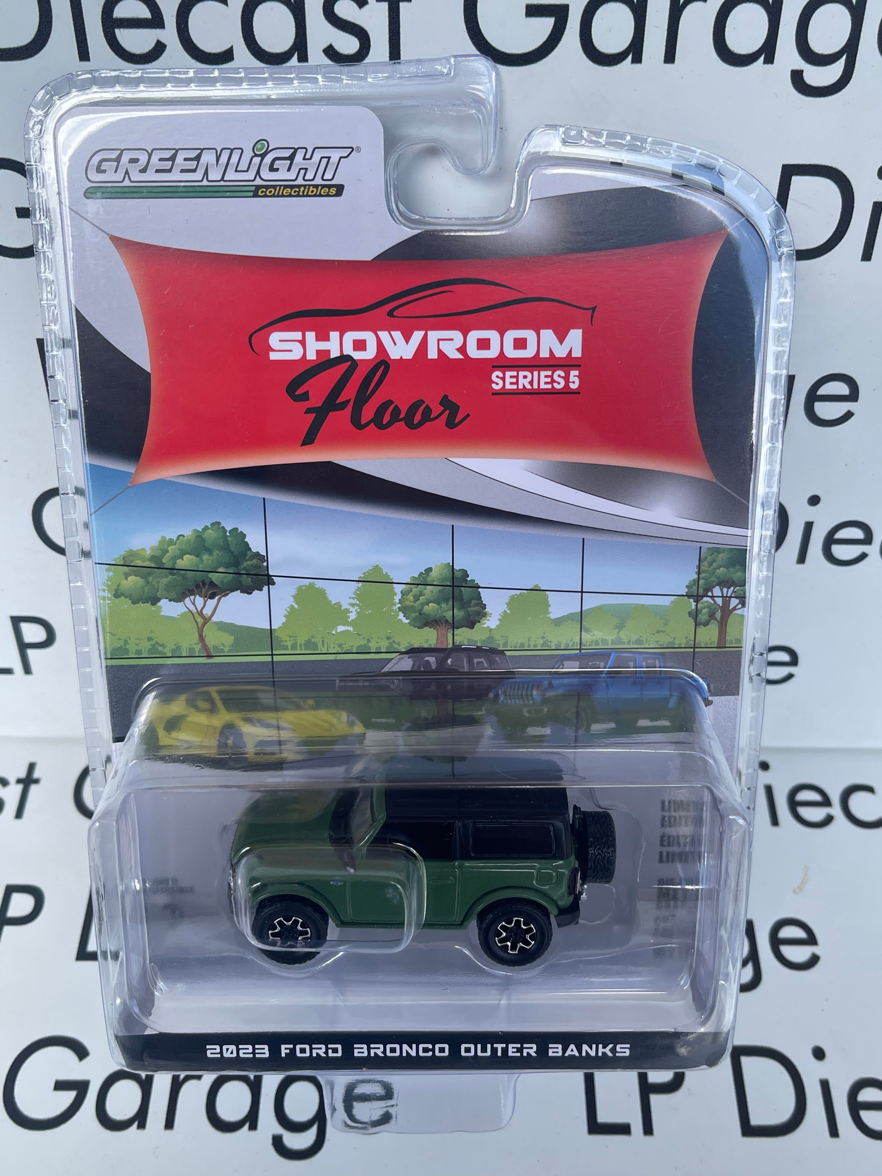 GREENLIGHT 2023 Ford Bronco Outer Banks Green 2 Door Showroom Series 5