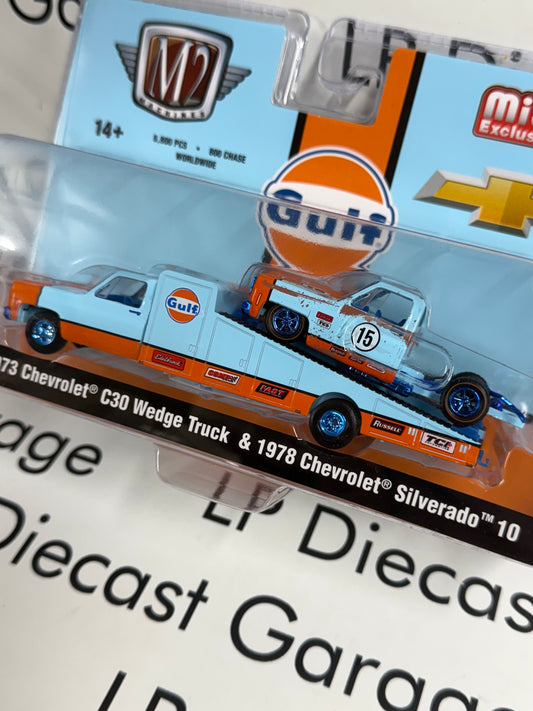CHASE M2 1973 Chevrolet C30 Ramp Truck & Bedless Silverado Gulf 1:64 Diecast