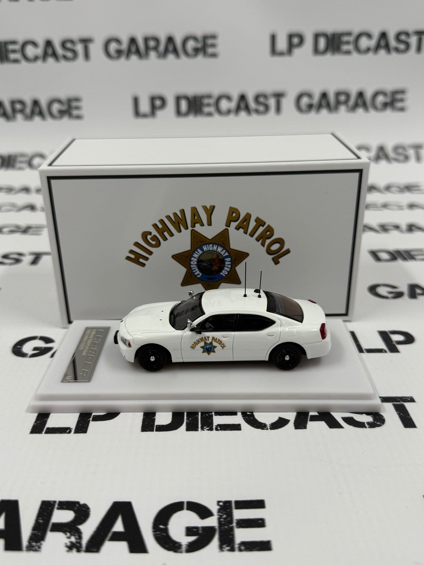 ROLLIN Dodge Charger California Highway Patrol Slicktop 1:64 Diecast SMPV