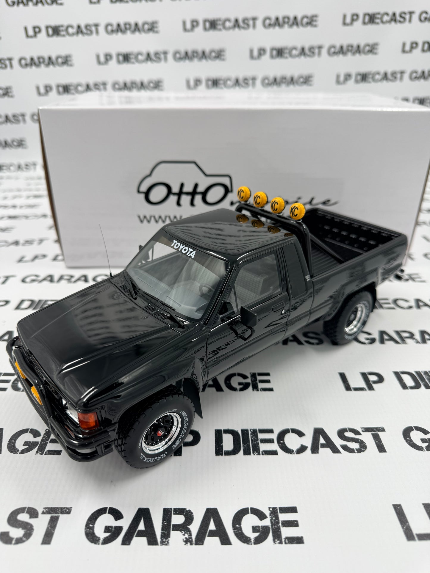 OTTO MOBILE 1985 Toyota SR5 Pickup Black 1:18 Scale Resin Model OT481B Back to the Future