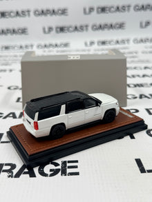 GOC 2015 Chevrolet Suburban White w/Black Roof Limited Edition 1:64 Diecast Exclusive