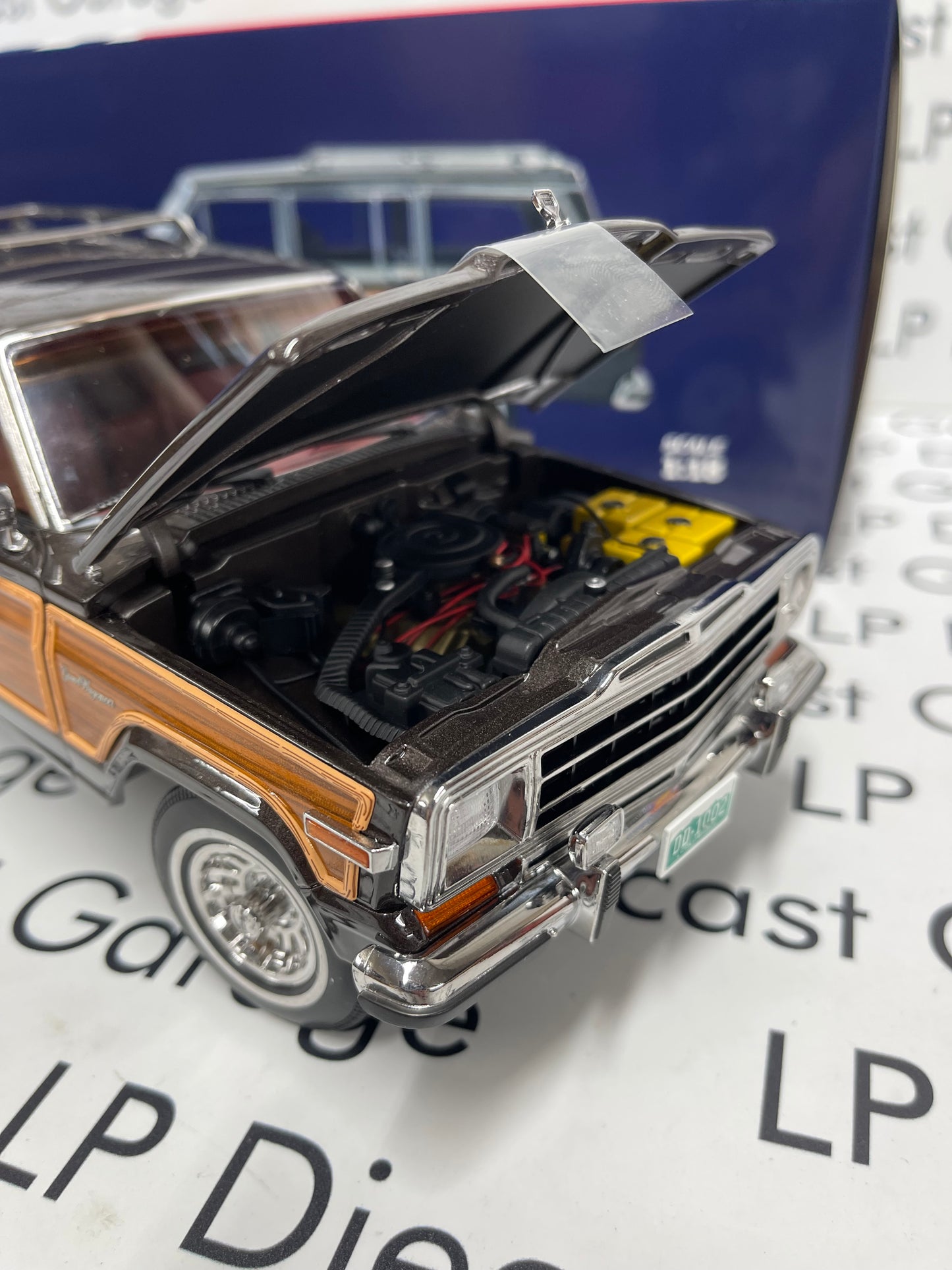 DD Models 1991 Jeep Grand Wagoneer Dover Gray Metallic 1:18 Diecast