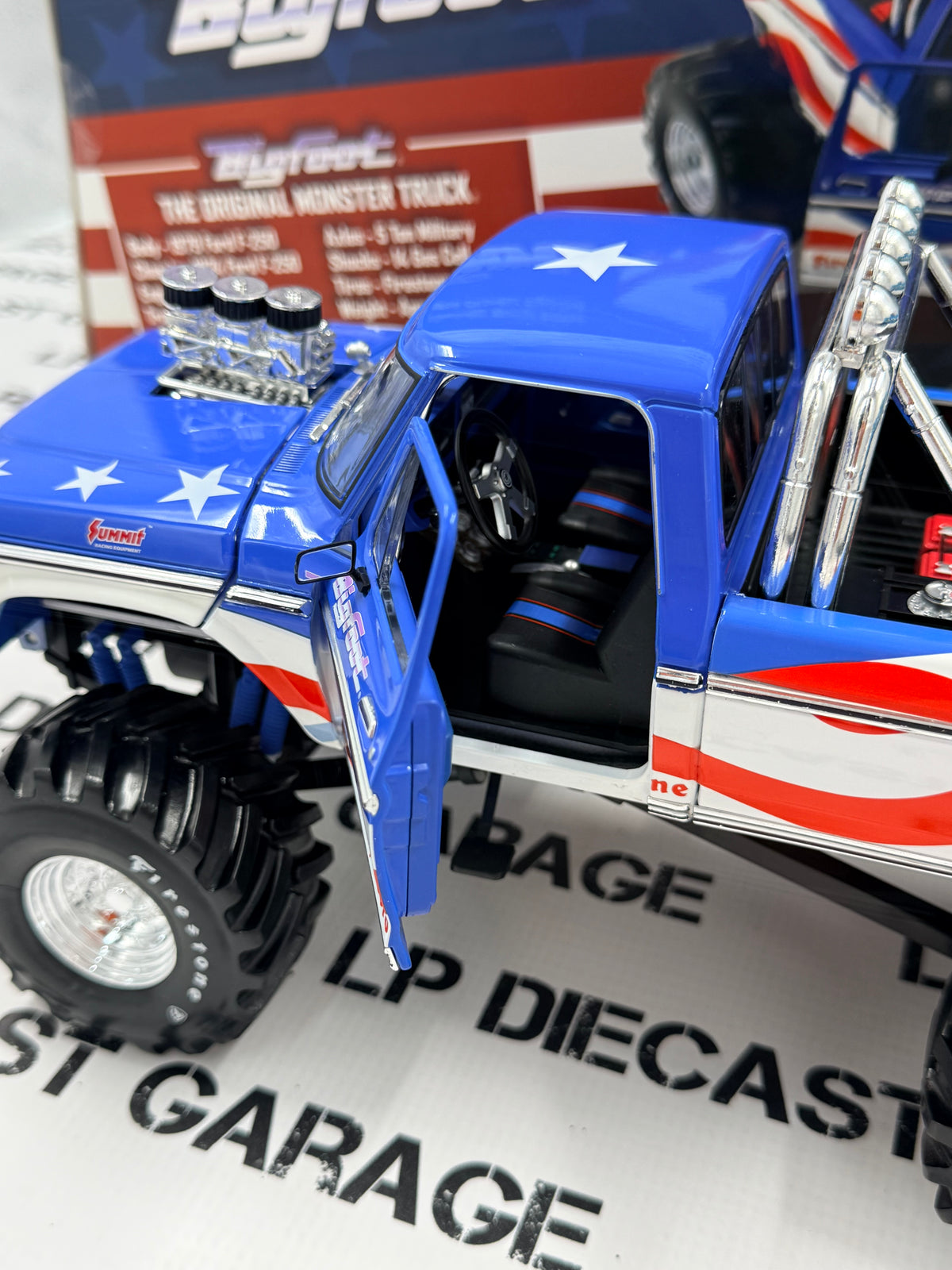 GREENLIGHT 1979 Ford F-250 Monster Truck USA Tribute 1:18 Diecast w/ Figure
