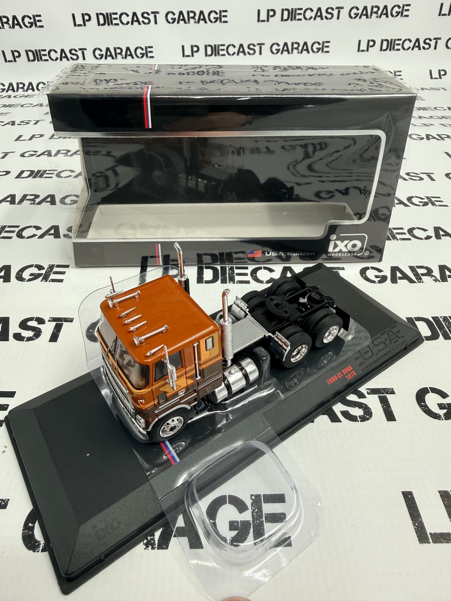 IXO Models 1976 Ford CL 9000 Semi Truck Brown 1:64 Diecast
