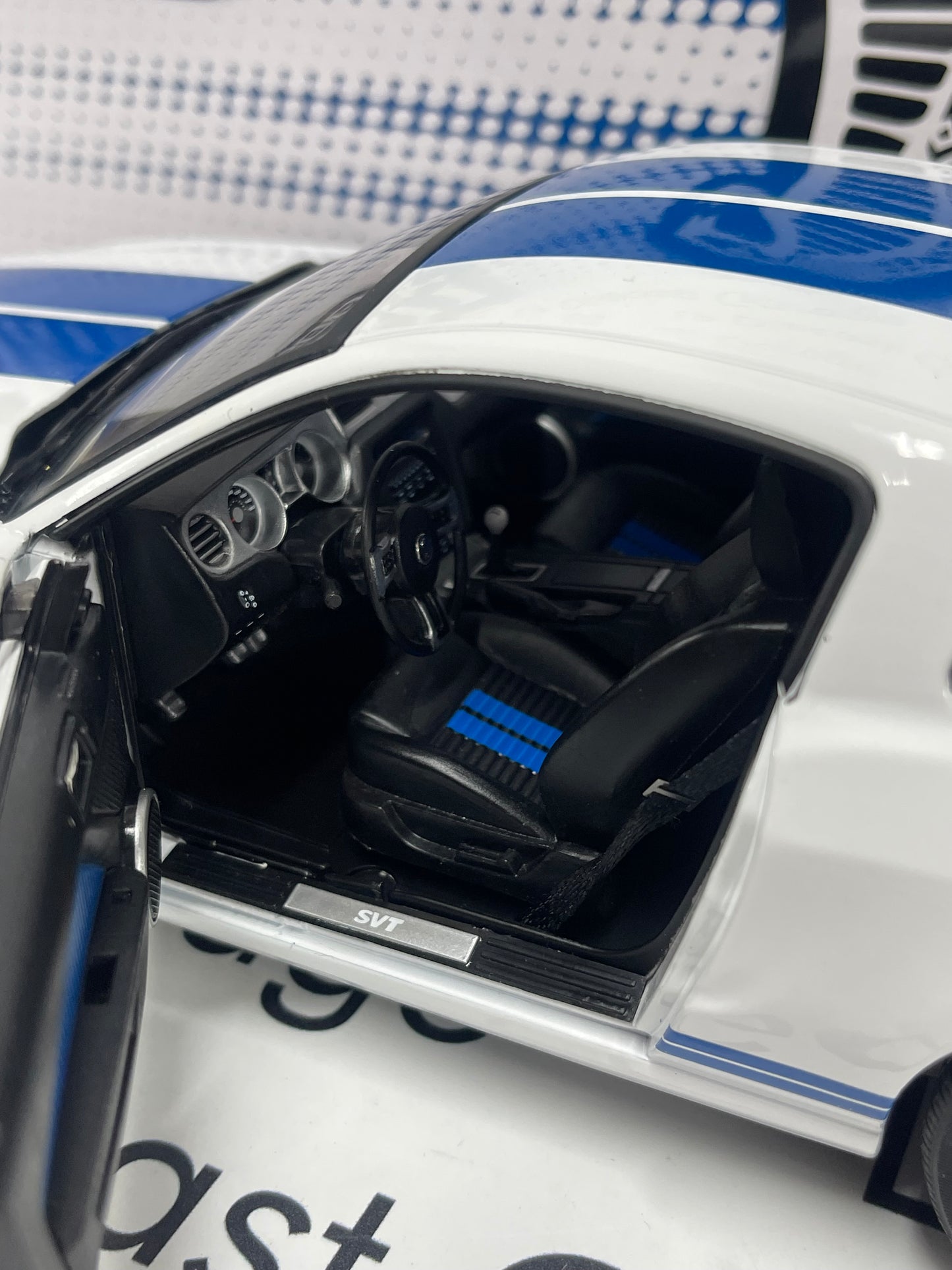 GREENLIGHT 2011 Ford Mustang Shelby GT500 Performance White w/ Blue Stripes 1:18 Diecast