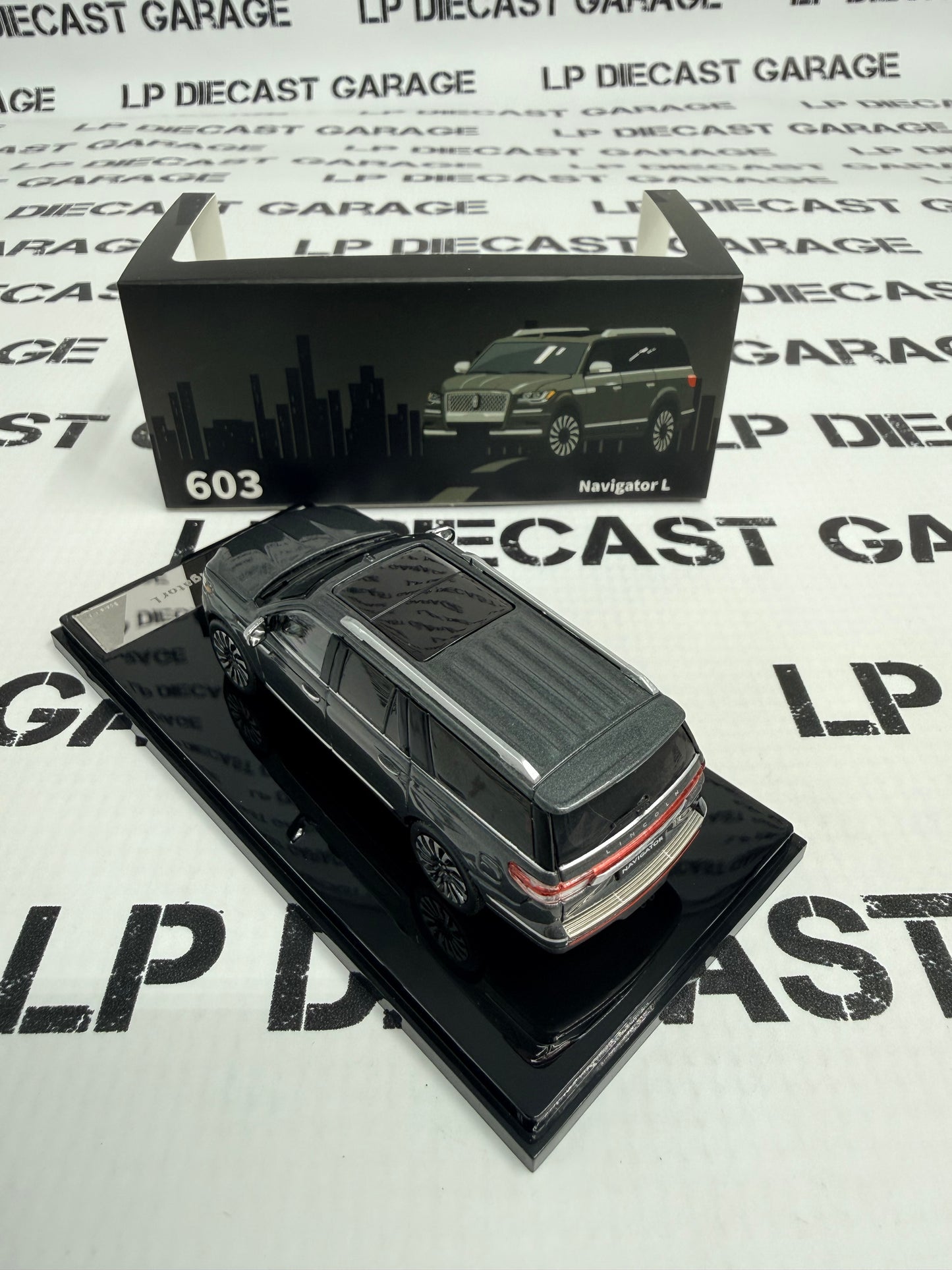 GCD Shadow PRO 2025 Lincoln Navigator Grey 1:64 Diecast SUV