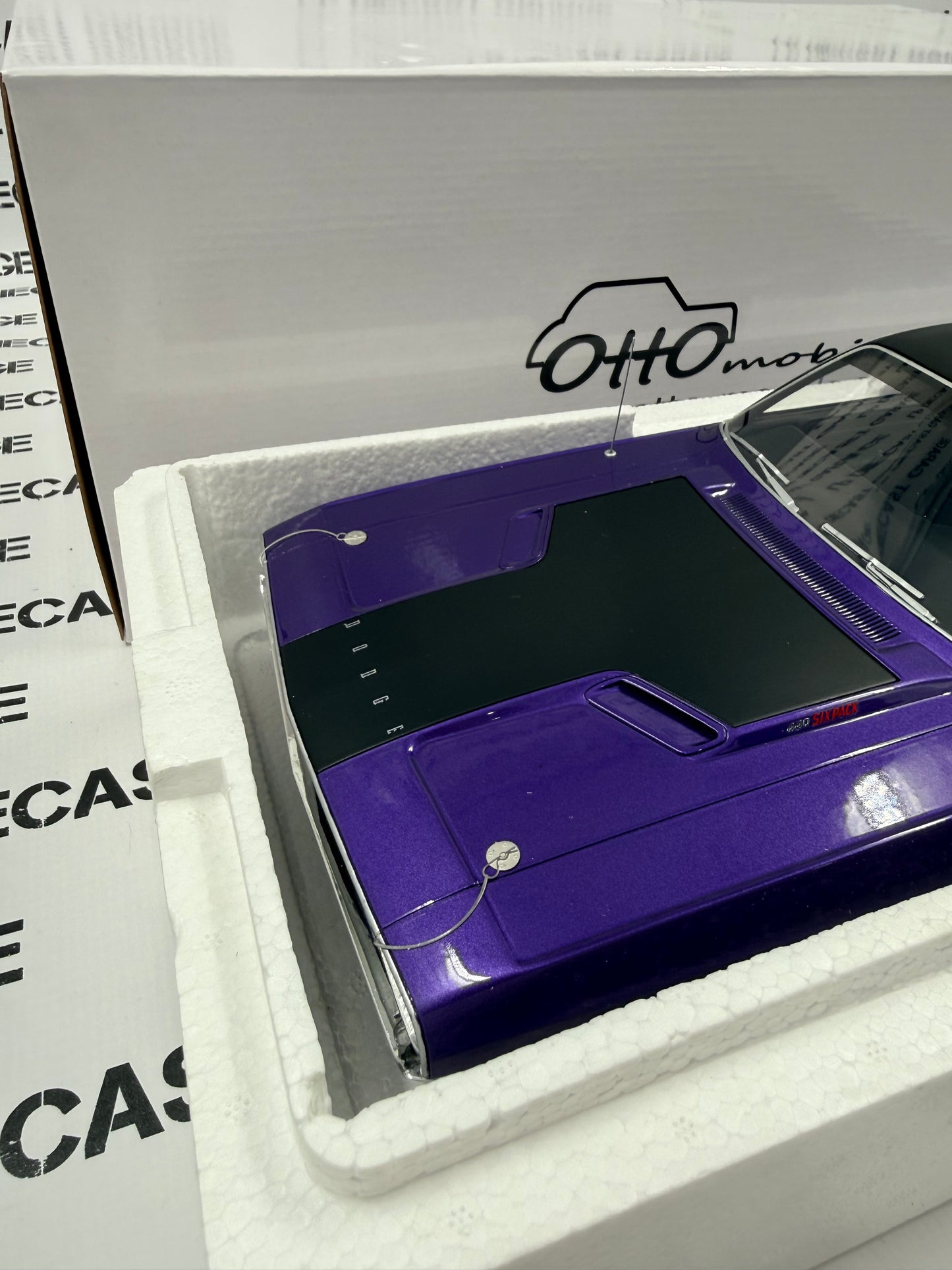 OTTO MOBILE 1970 Dodge Challenger Plum Crazy Purple 1:12 Scale Resin Model G083