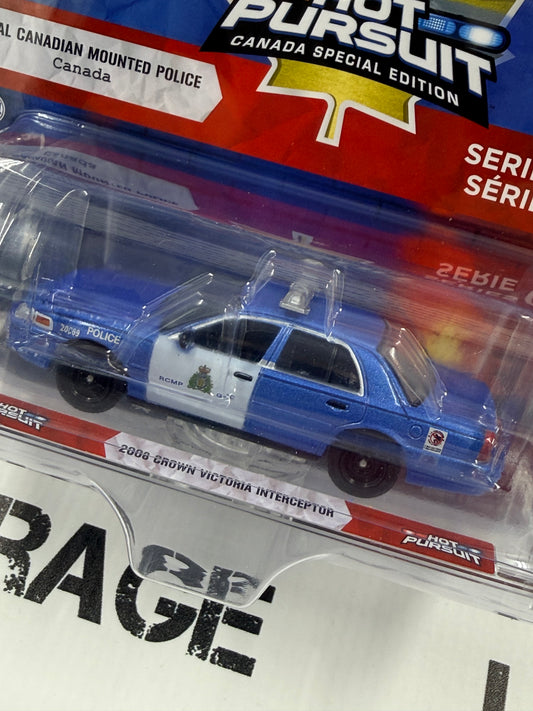 GREENLIGHT 2008 Ford Crown Victoria Royal Canadian Mounted Police 1:64 Diecast Hot Pursuit