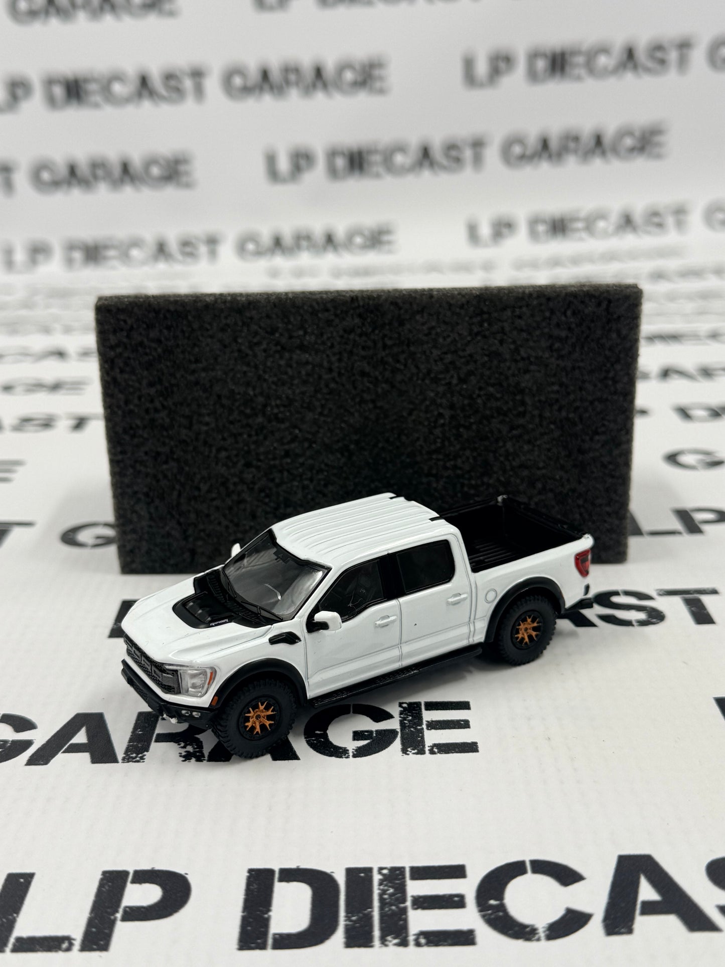 MODEL TRUCK 2022 Ford F-150 Raptor White 1:64 Diecast