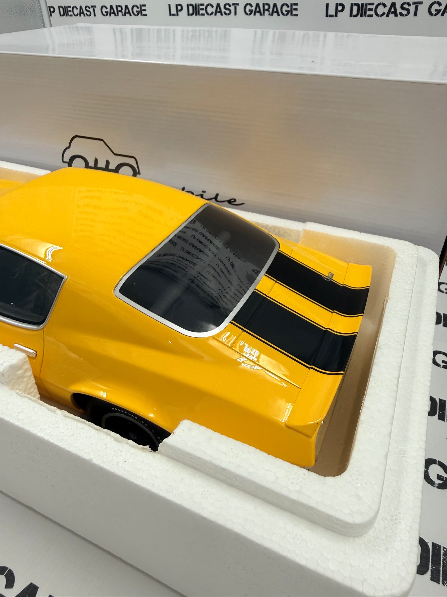 OTTO MOBILE 1970 Chevrolet Camaro Z28 Yellow 1:12 Scale Resin Model G085