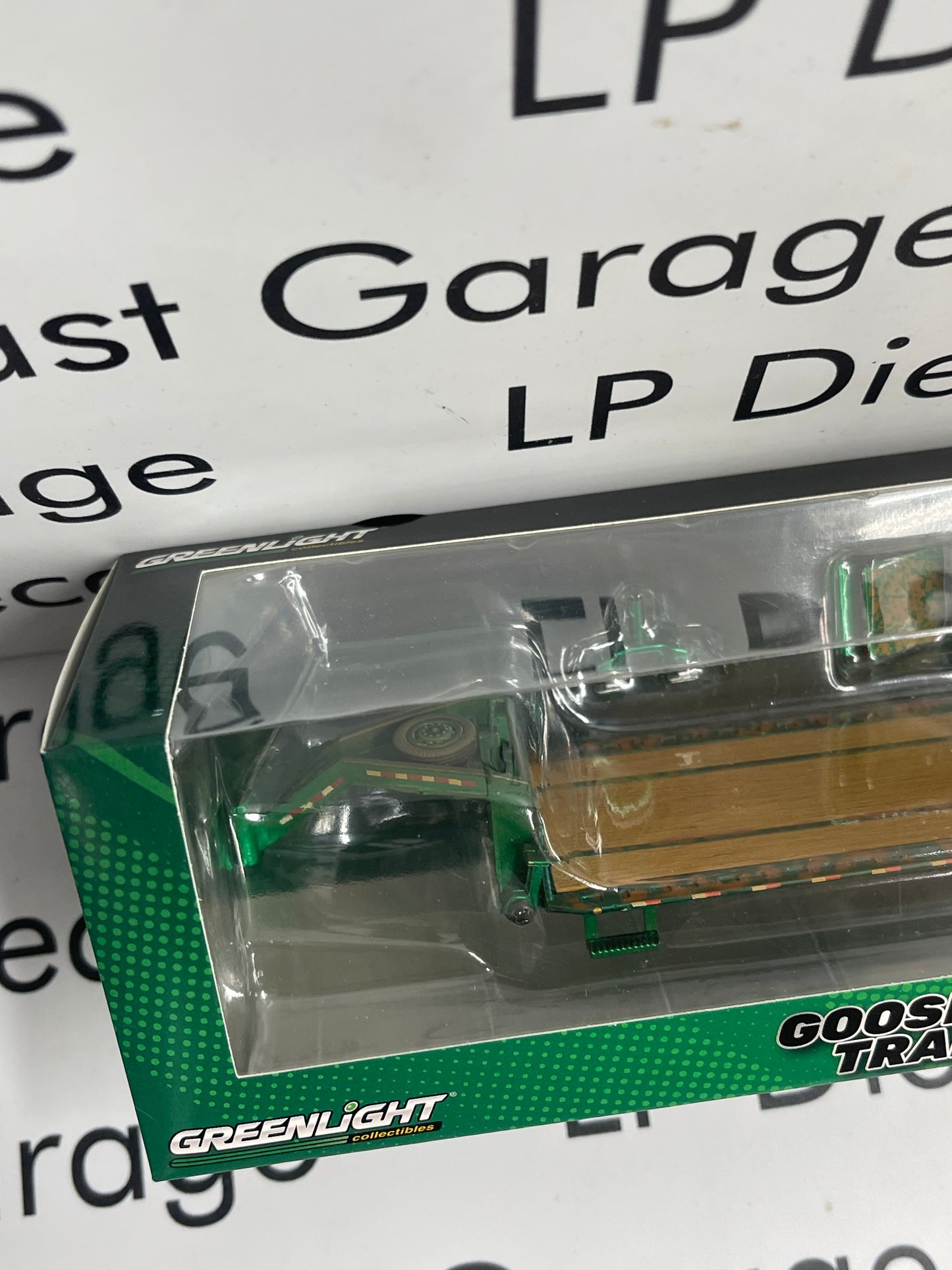 CHROME CHASE GREENLIGHT Weathered Gooseneck Deckover Trailer Includes Hitch 1:64 Diecast