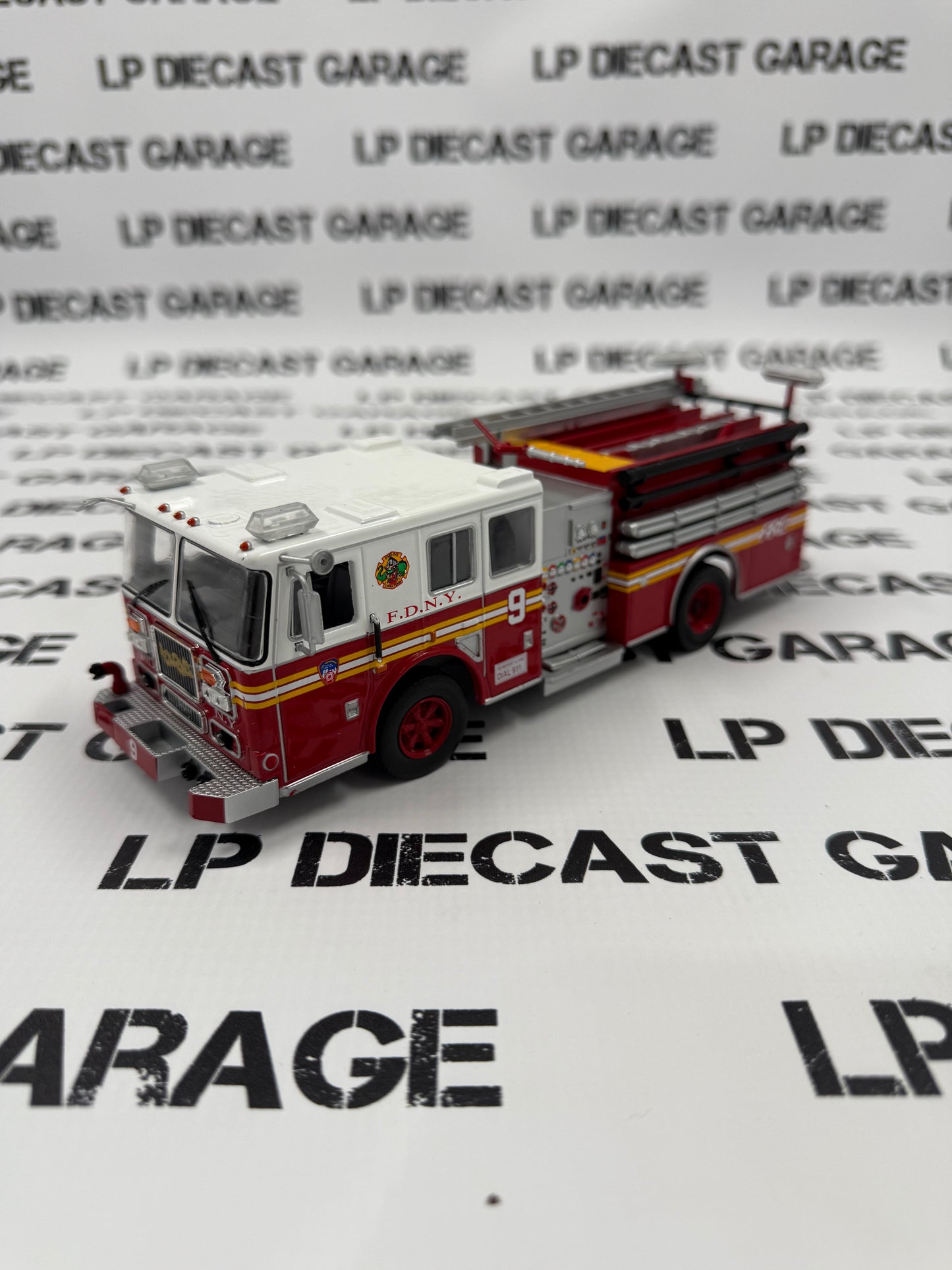EDICOLA 2003 Seagrave FDNY Pumper Fire Truck 1:43 Diecast