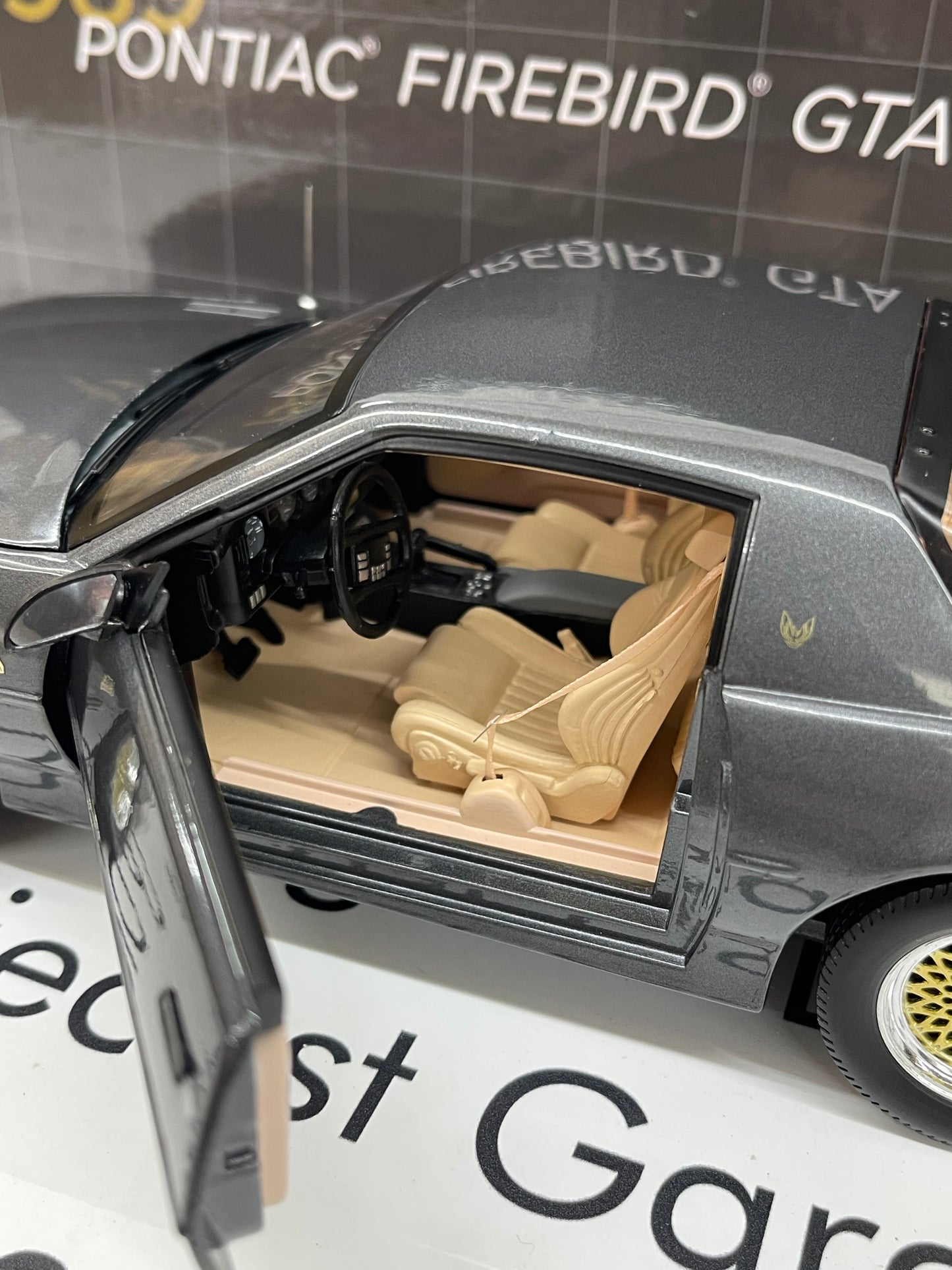GREENLIGHT 1989 Pontiac Firebird GTA Grey w/ Tan Interior 1:18 Diecast