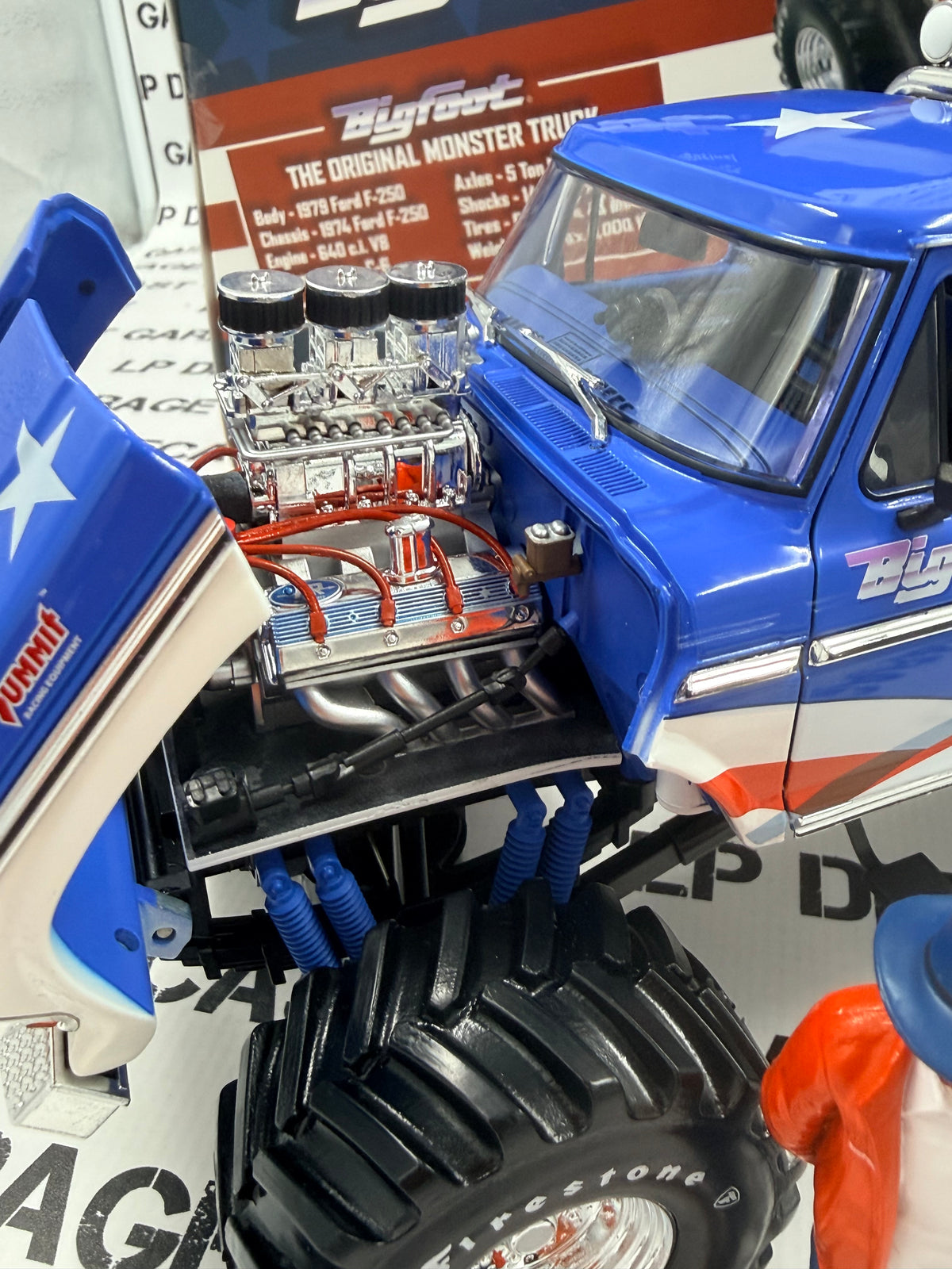 GREENLIGHT 1979 Ford F-250 Monster Truck USA Tribute 1:18 Diecast w/ Figure