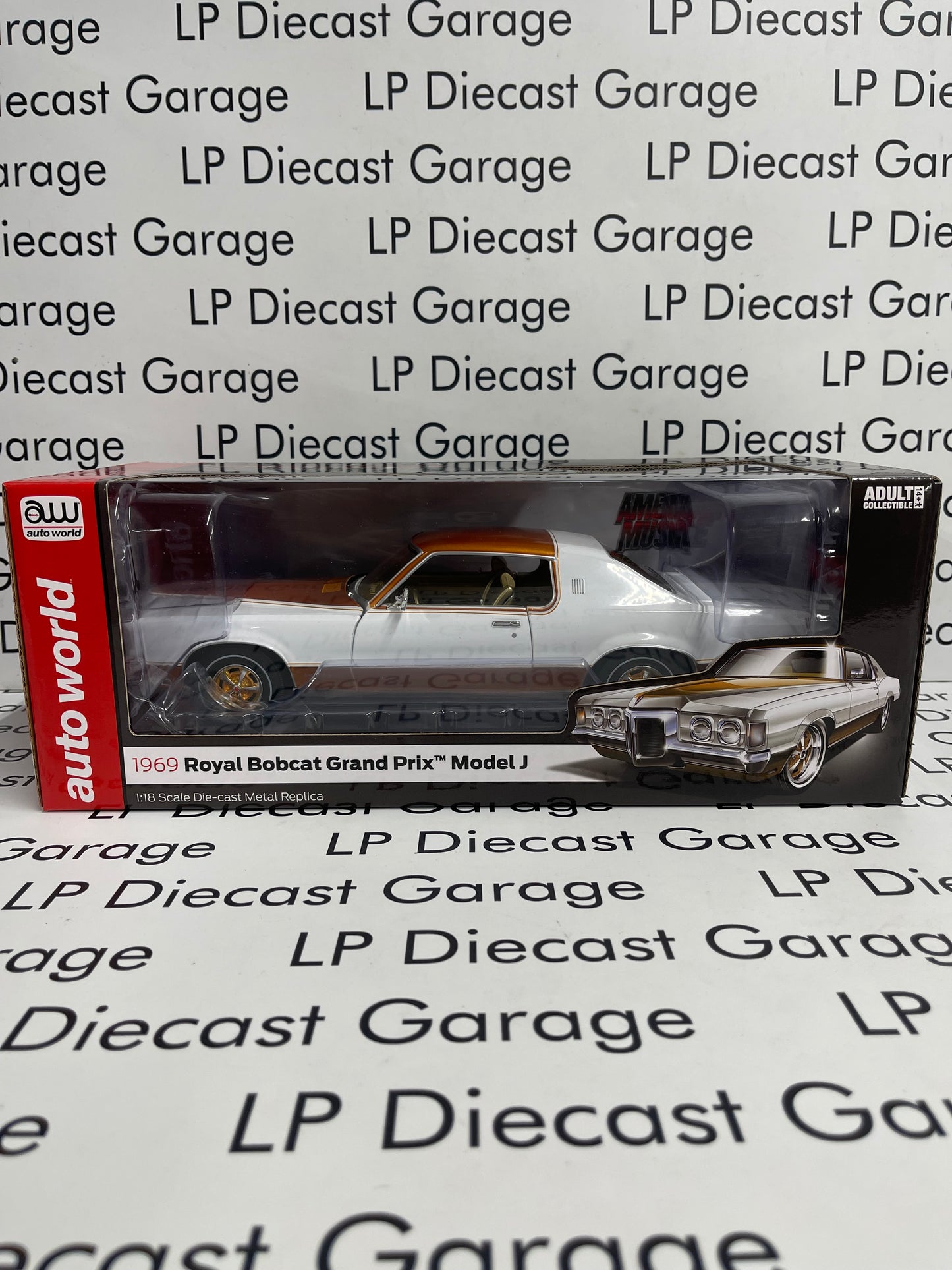 AUTO WORLD 1969 Royal Bobcat Grand Prix Model J 1:18 Diecast