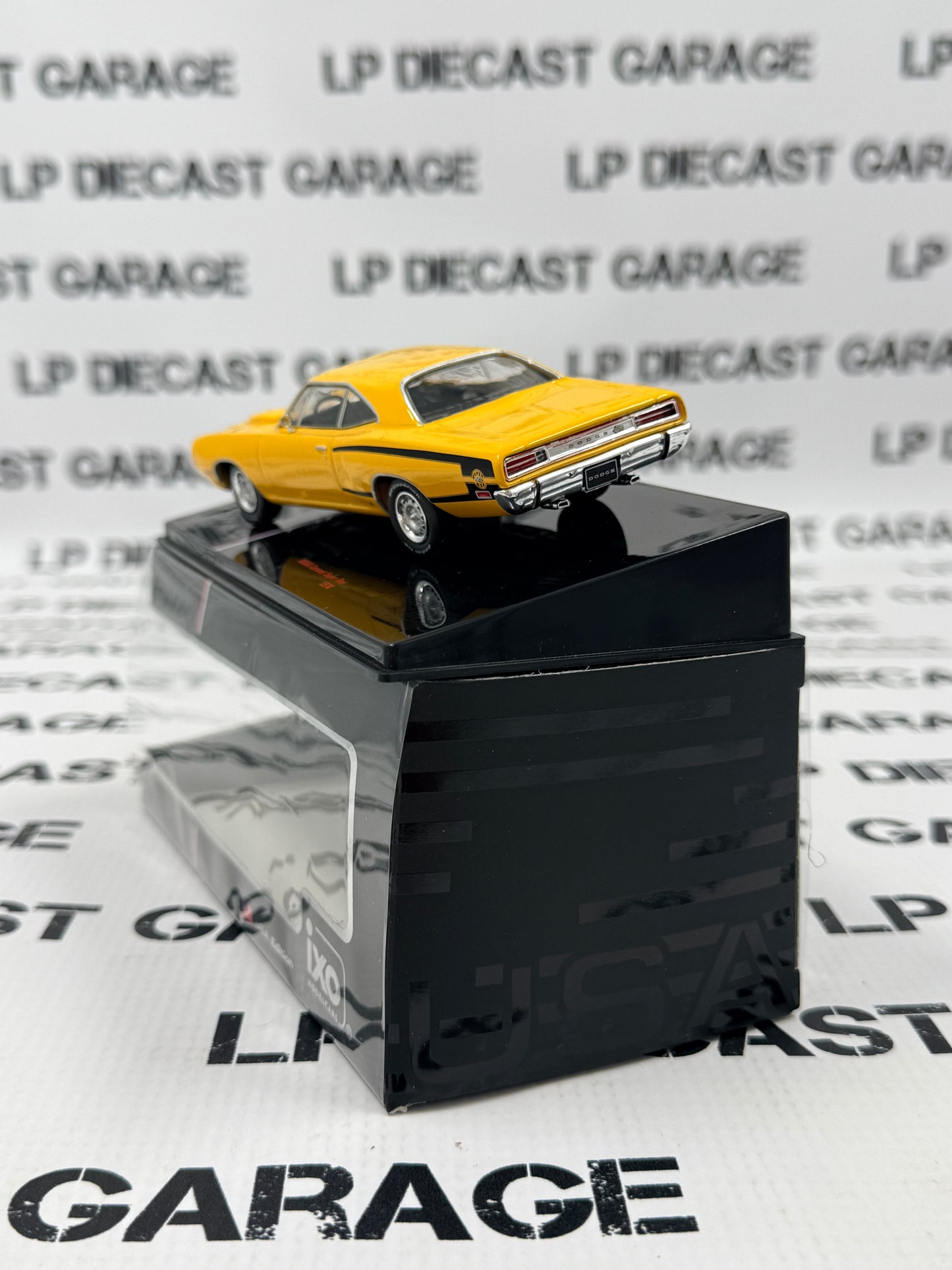 IXO Models 1970 Dodge Coronet Super Bee Banana Yellow 1:43 Diecast