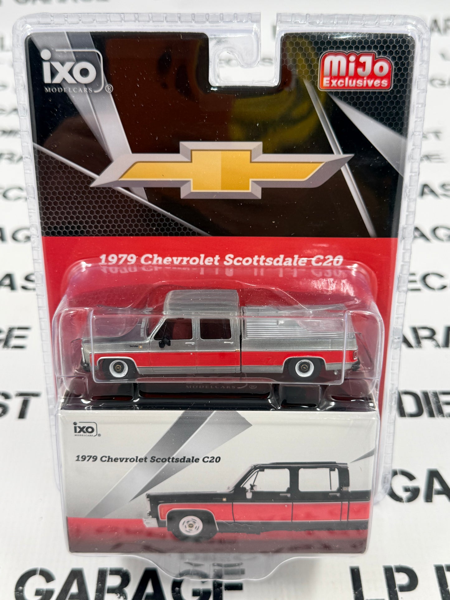 RAW CHASE IXO Models 1979 Chevrolet Scottsdale C20 Black Red 1:64 Diecast MiJo