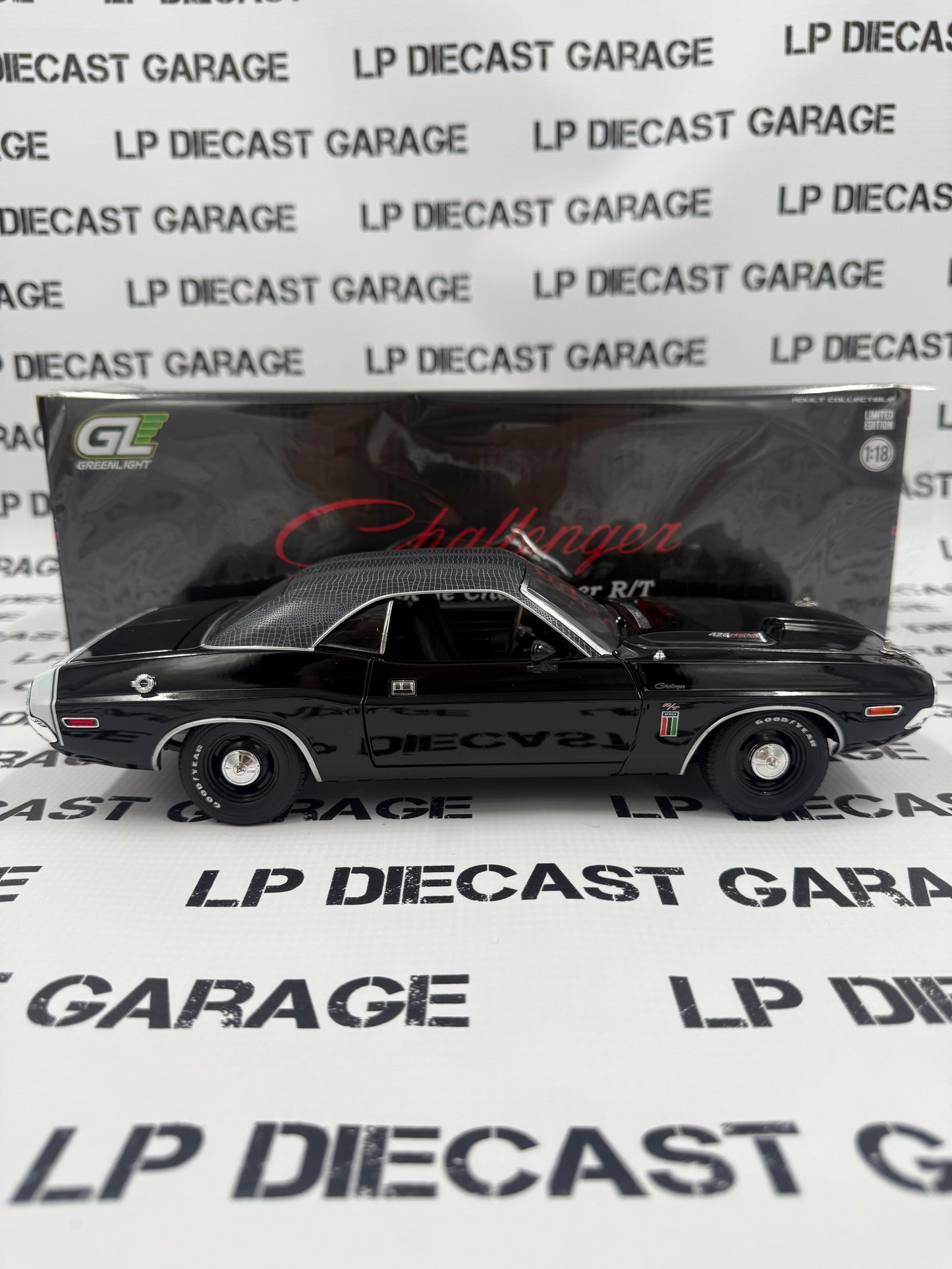 GREENLIGHT 1970 Dodge Challenger R/T 426 Hemi 1:18 Diecast Black Ghost