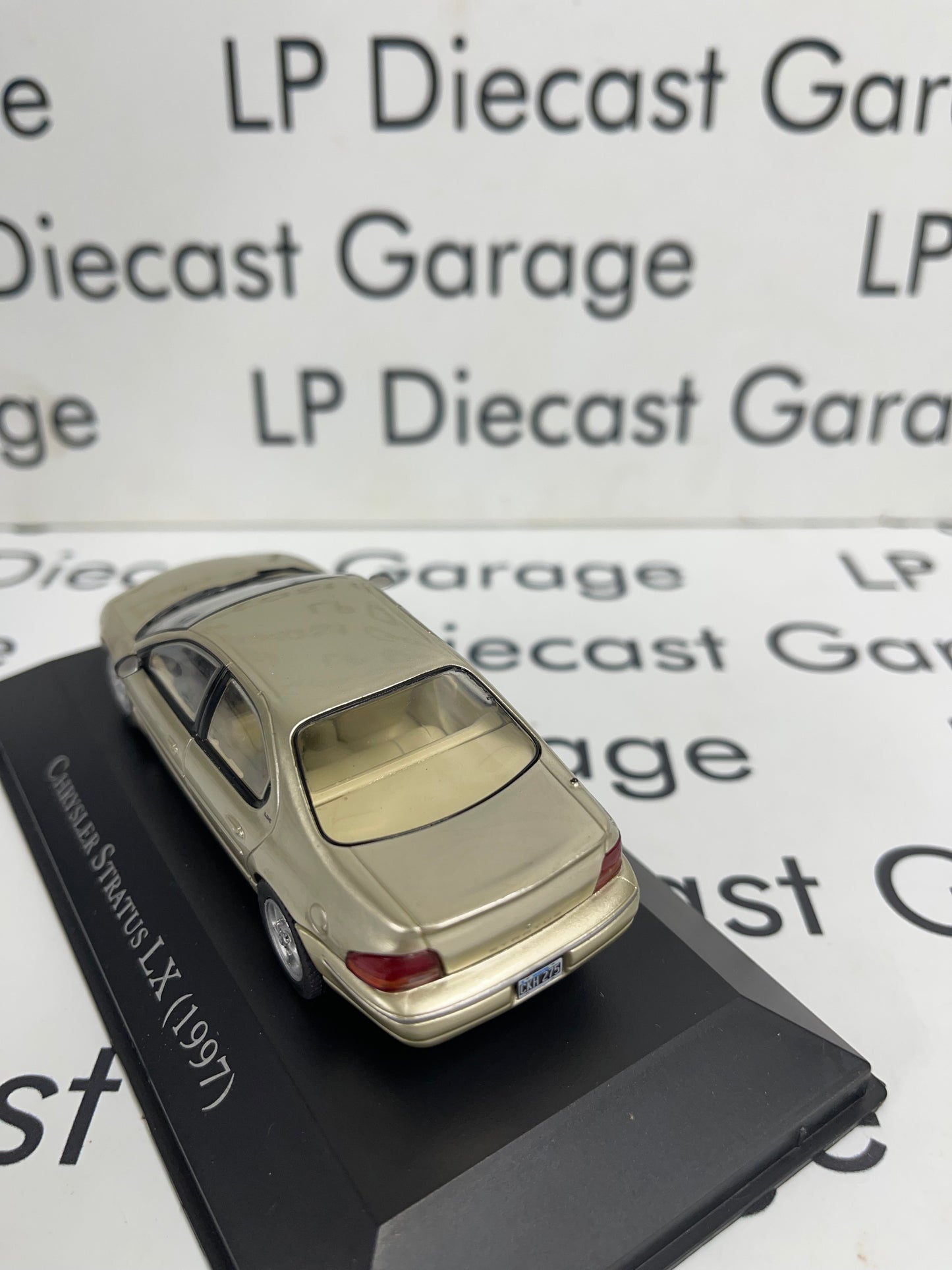 EDICOLA 1997 Chrysler Stratus LX Gold Sedan 1:43 Diecast
