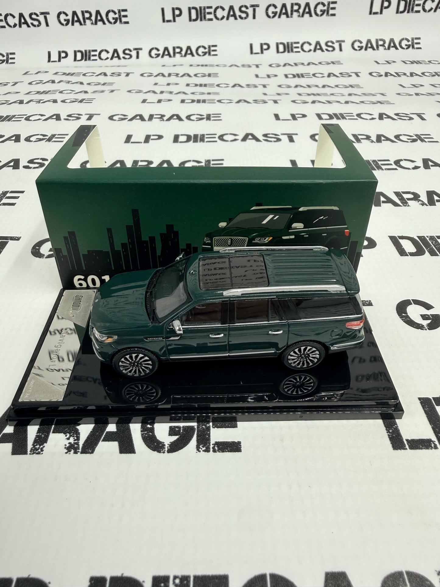GCD Shadow PRO 2025 Lincoln Navigator Dark Green 1:64 Diecast SUV