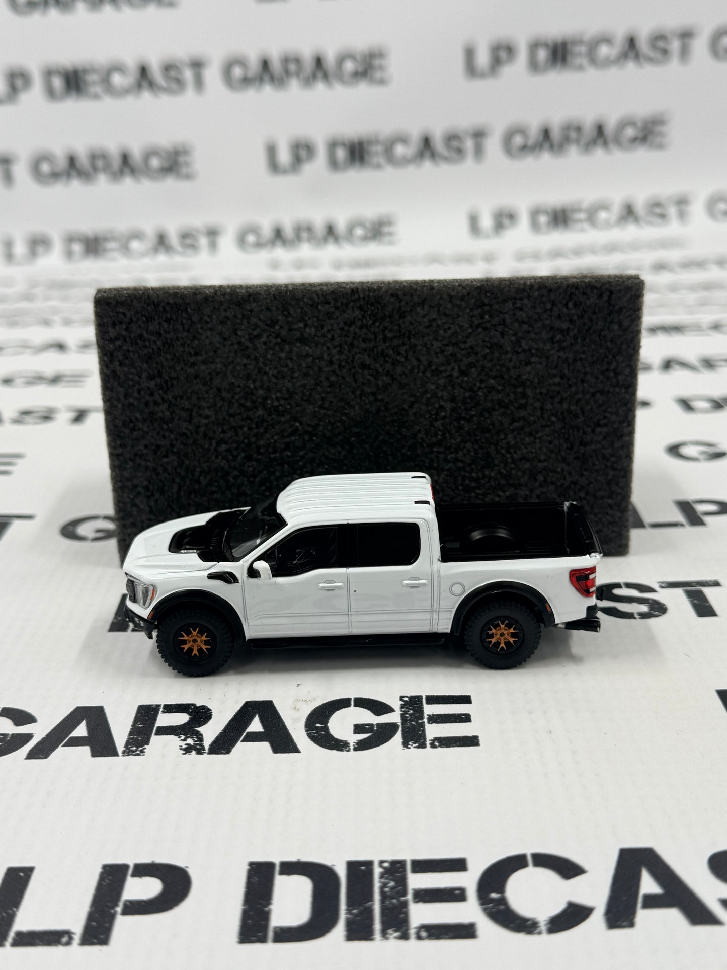 MODEL TRUCK 2022 Ford F-150 Raptor White 1:64 Diecast