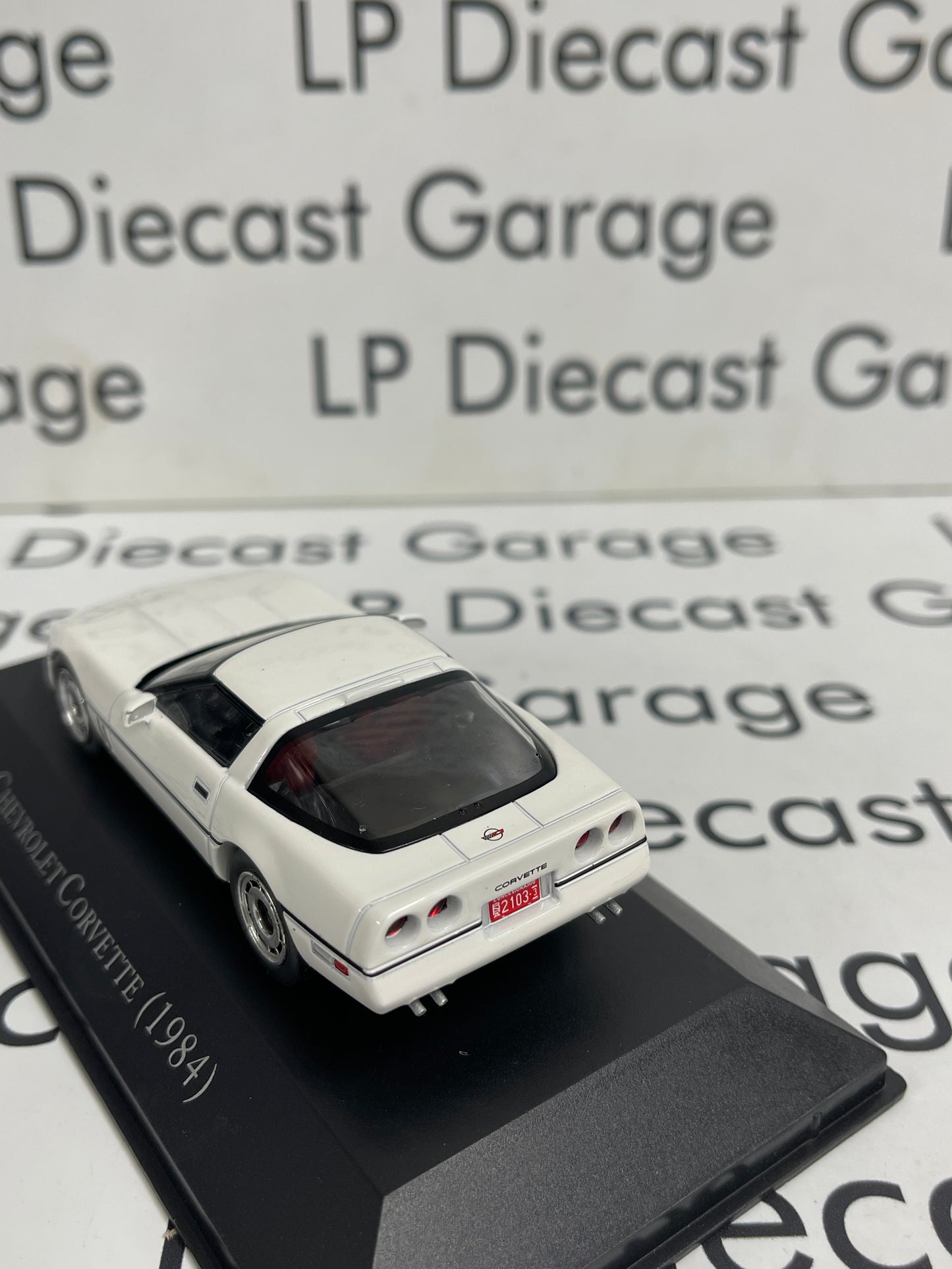 EDICOLA 1984 Chevrolet Corvette C4 White 1:43 Diecast