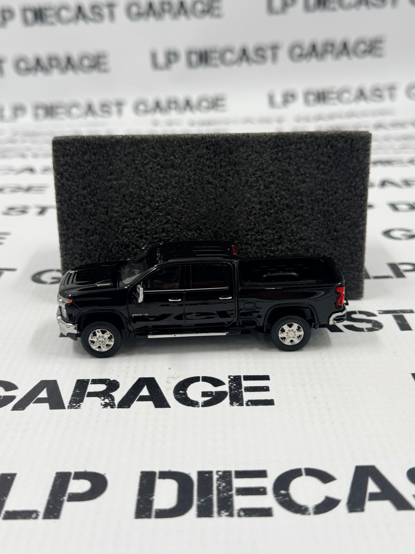 MODEL TRUCK 2023 Chevrolet Silverado 2500HD Black 1:64 Diecast