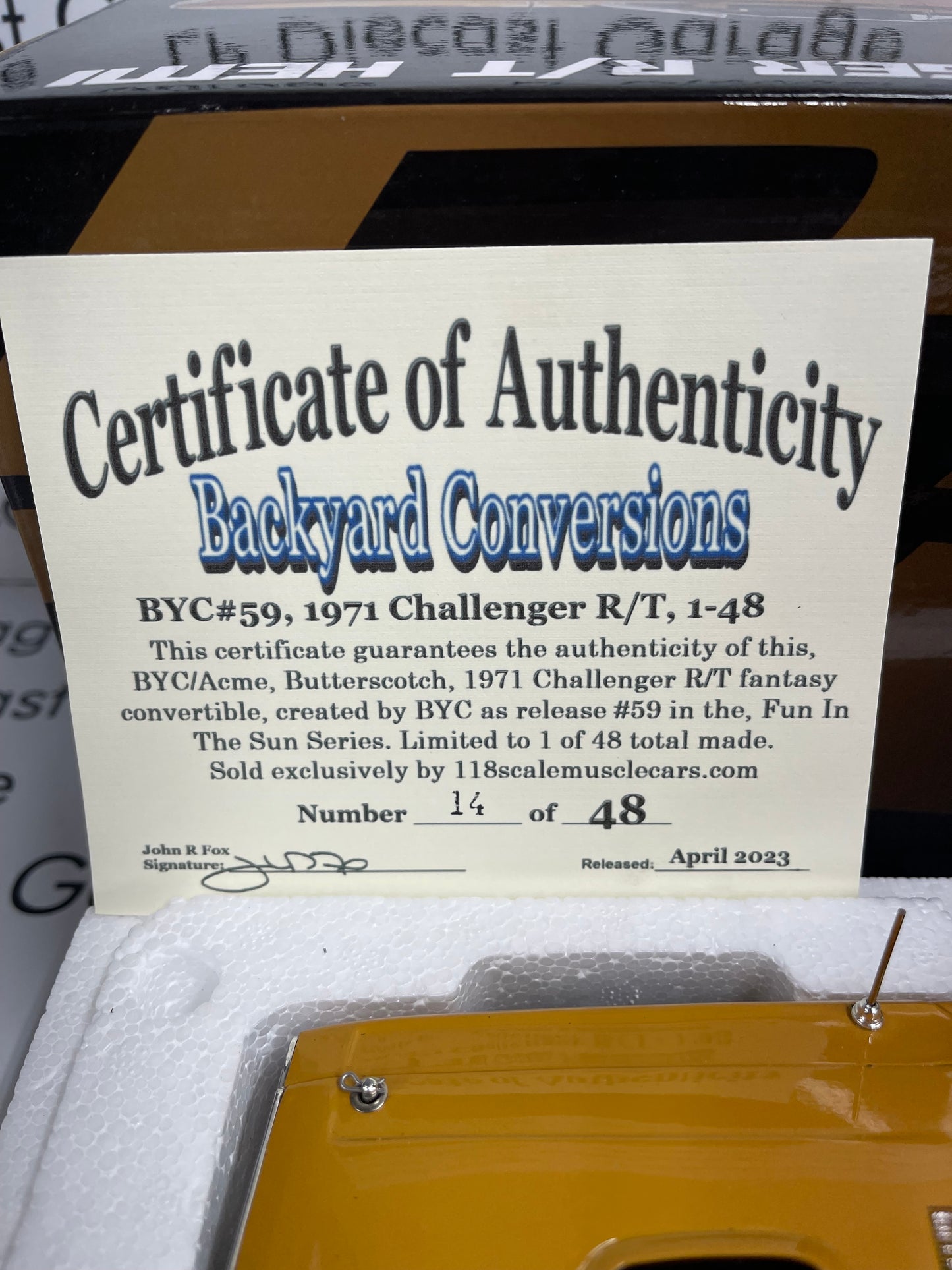 ACME YCID 1971 Dodge Challenger R/T Convertible Butterscotch 1:18 Diecast Backyard Conversion