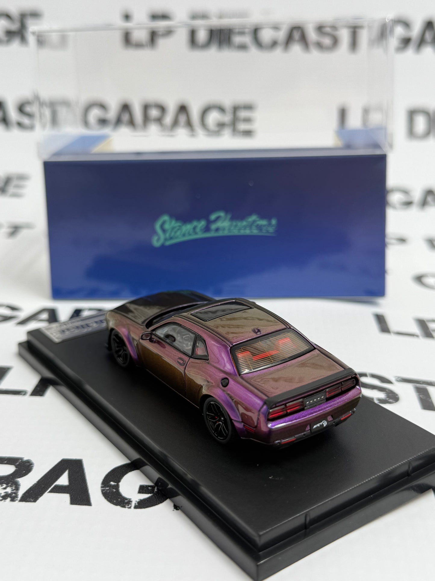 STANCE HUNTERS 2023 Dodge Challenger SRT Hellcat Chameleon 1:64 Diecast